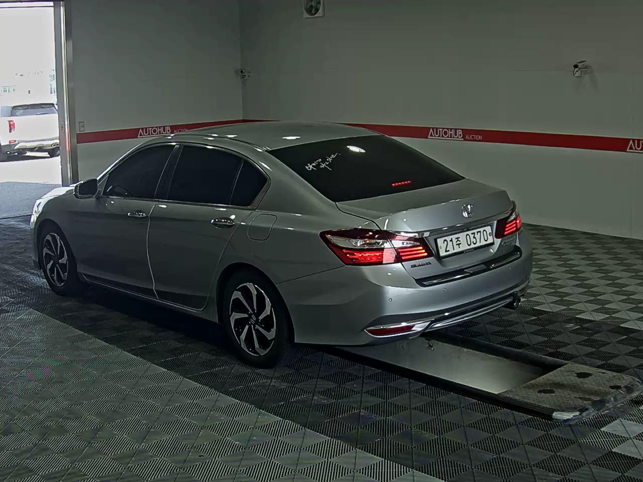 هوندا أكورد - 5