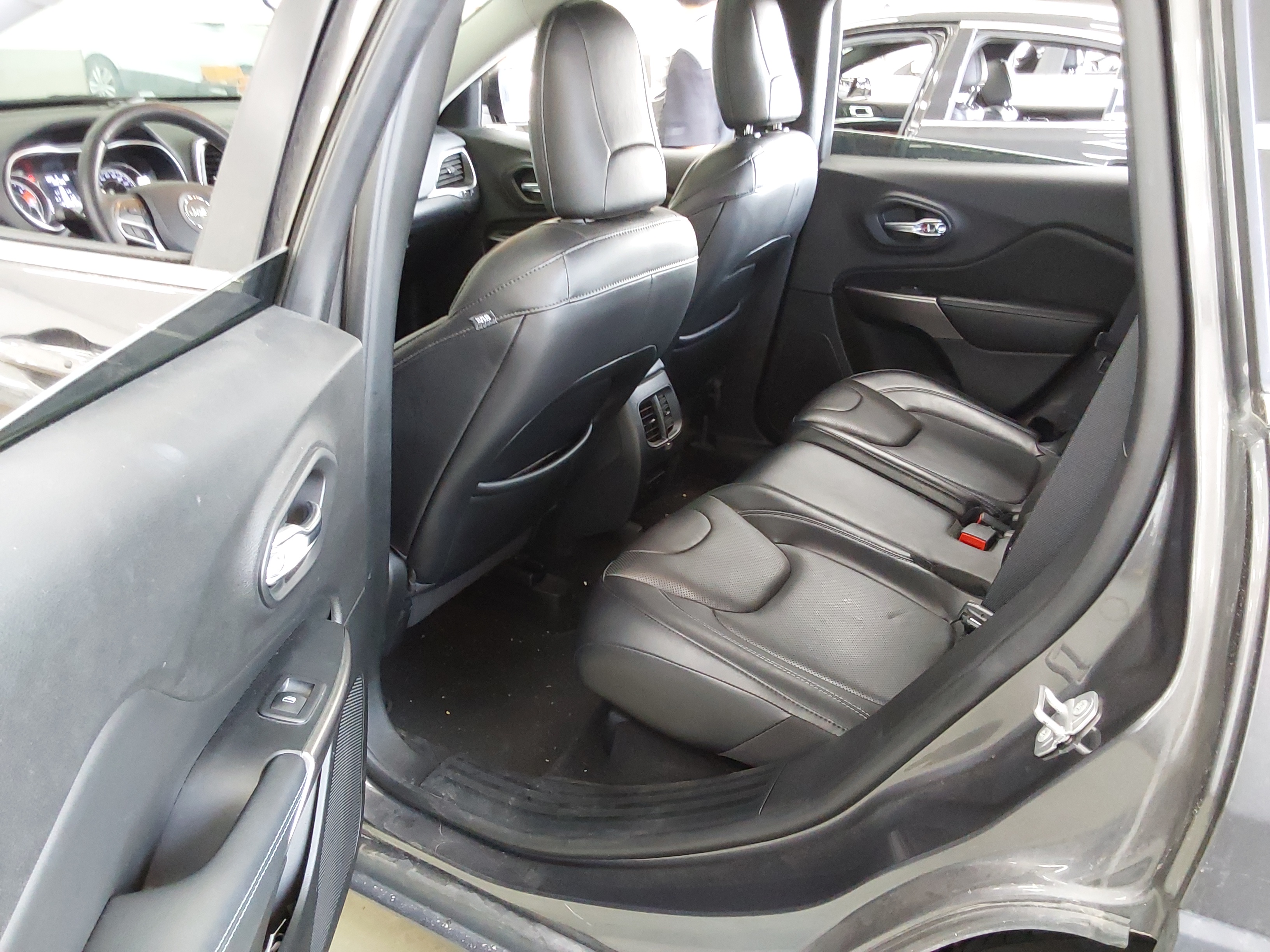 Jeep Cherokee 2019 - Image 11