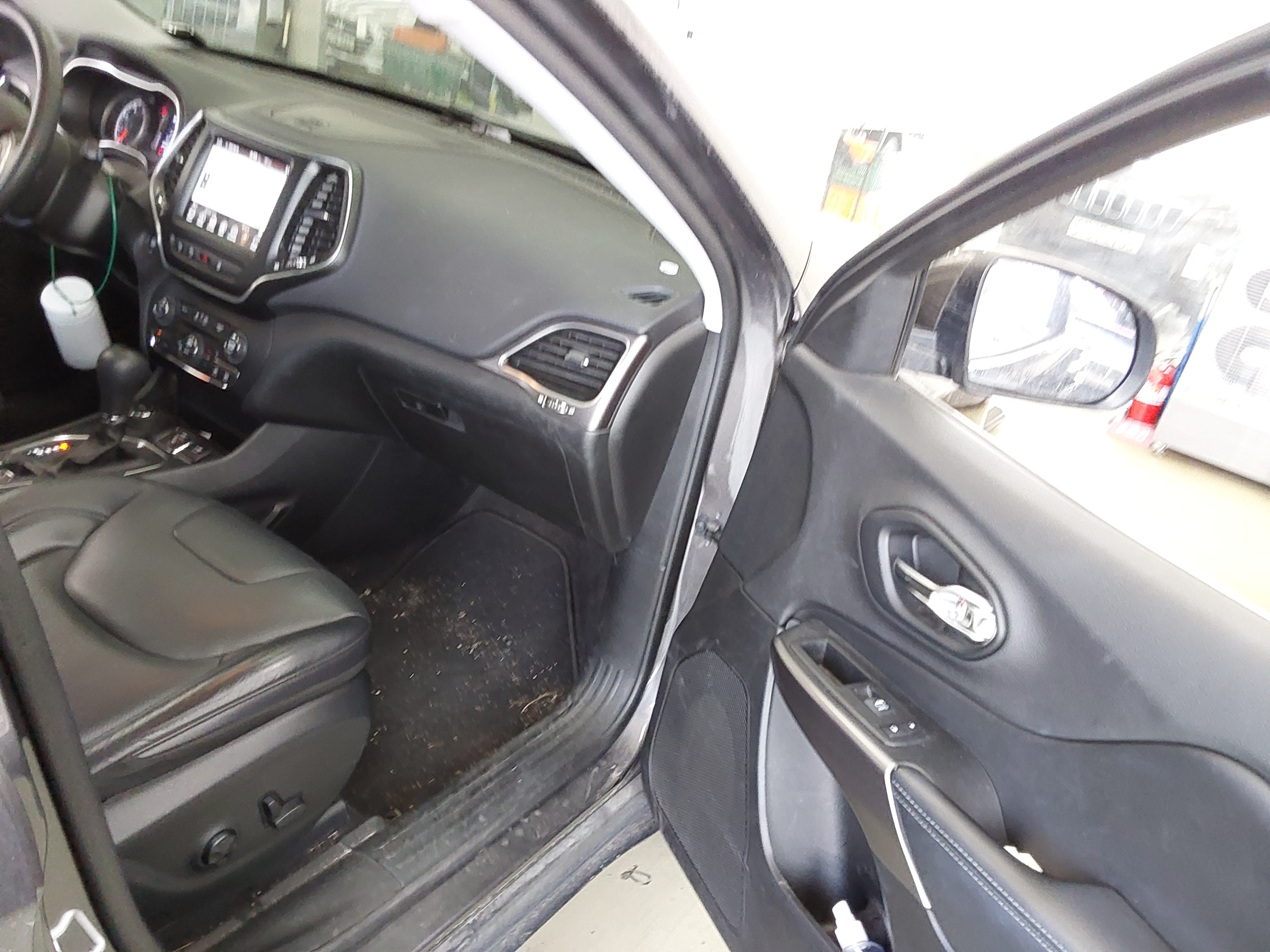 Jeep Cherokee 2019 - Image 13