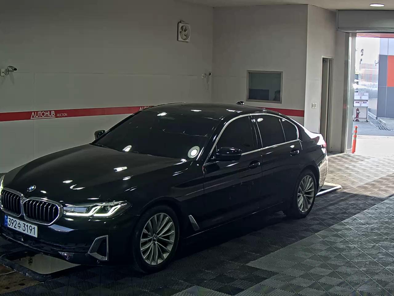 BMW 5 SERIES (7TH GEN) 520i