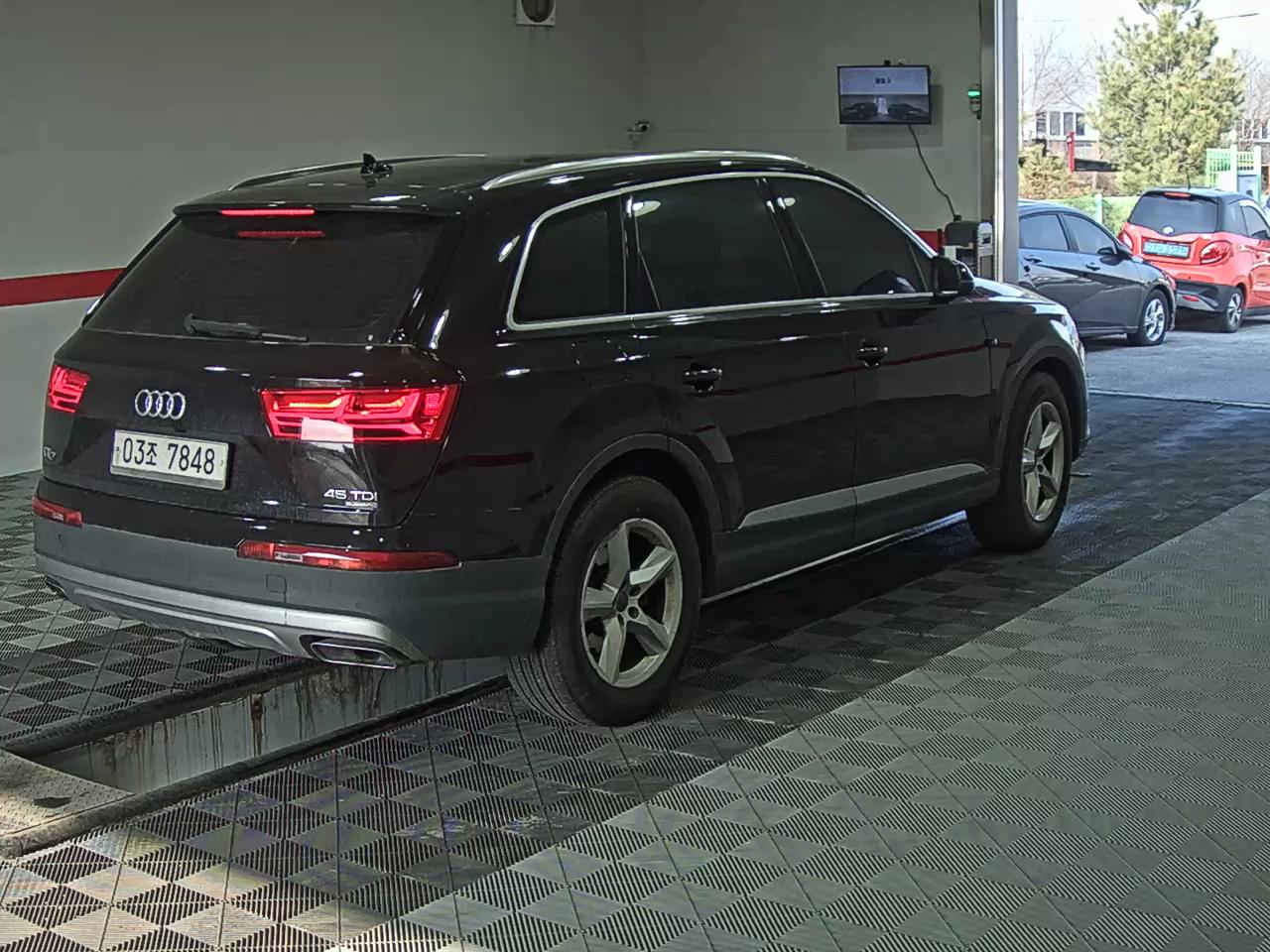أودي Q7 - 4