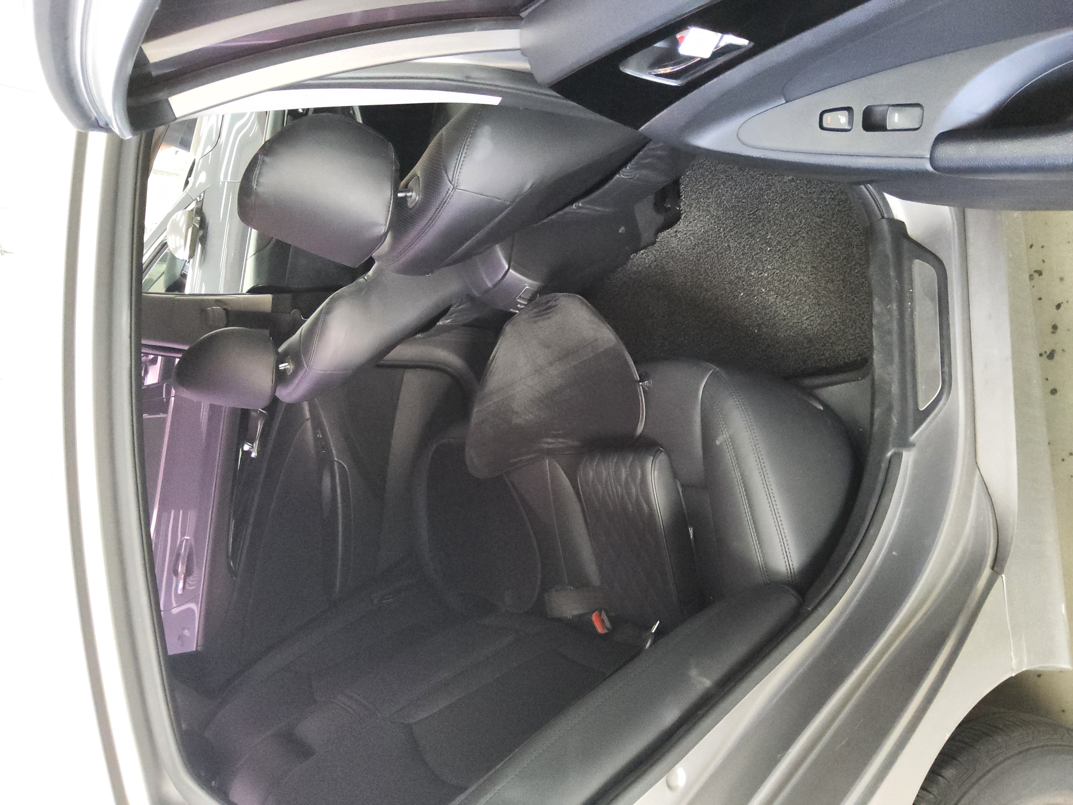 Hyundai YF Sonata - 12