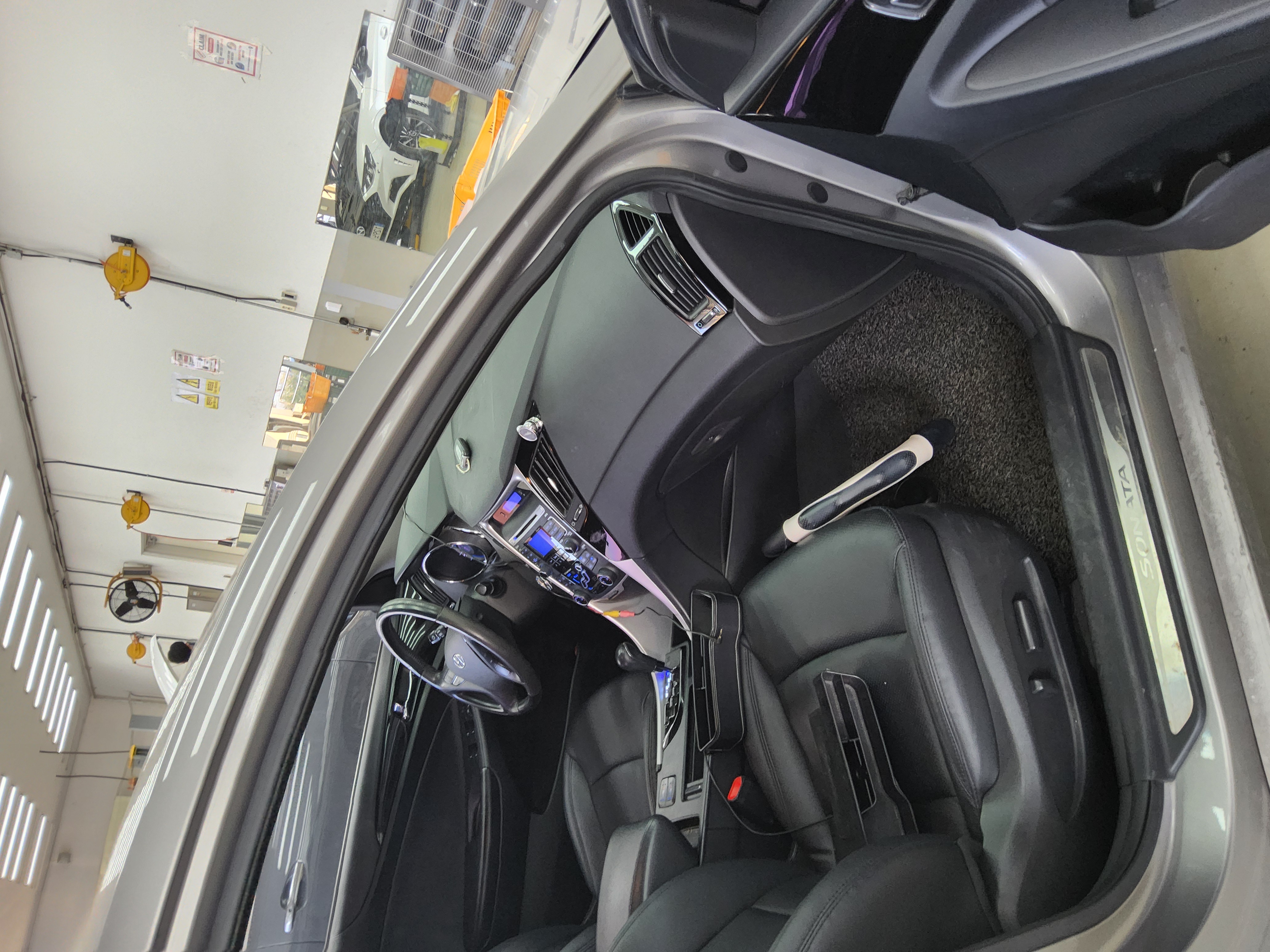 Hyundai YF Sonata - 13