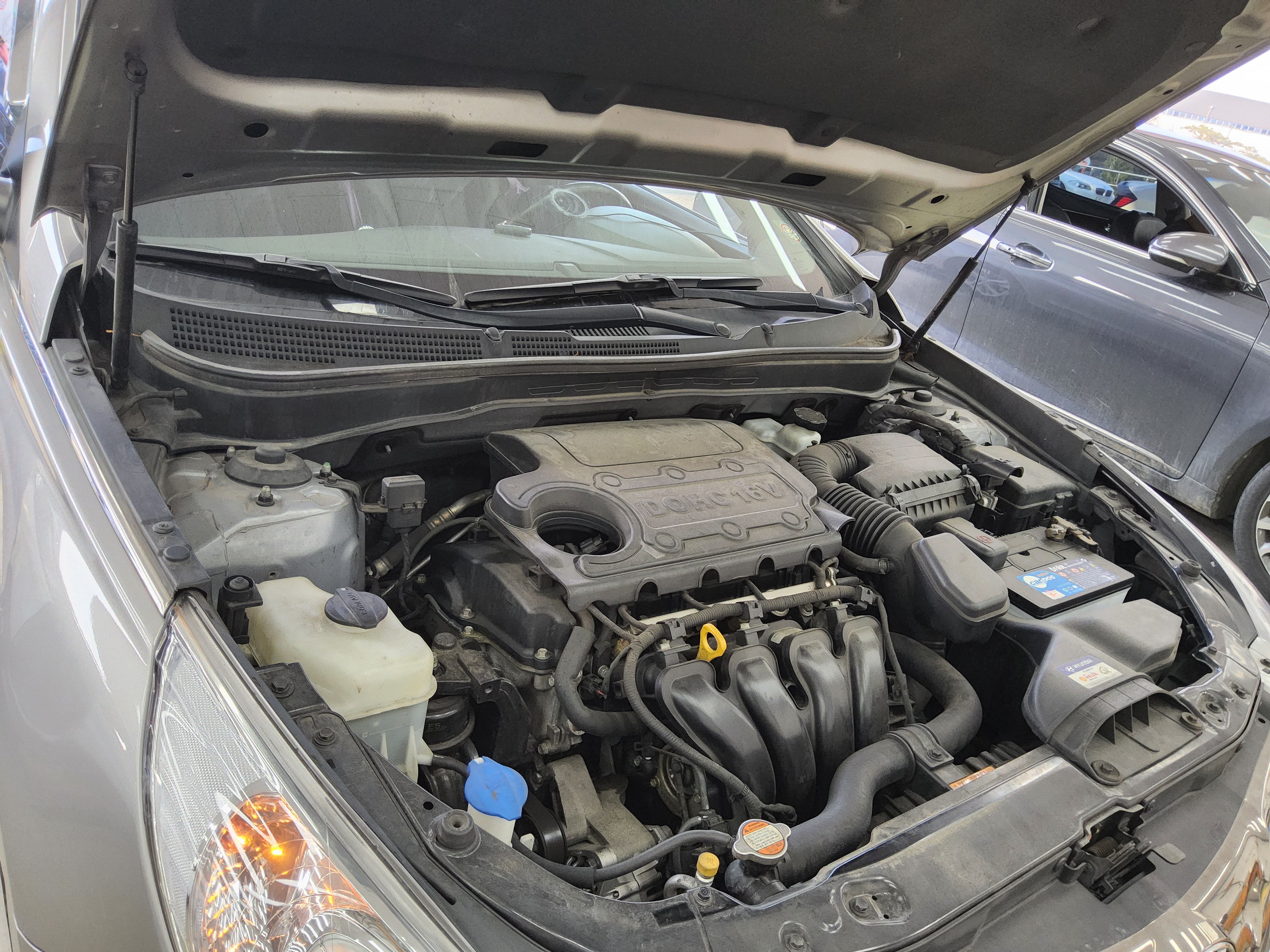 Hyundai YF Sonata - 17