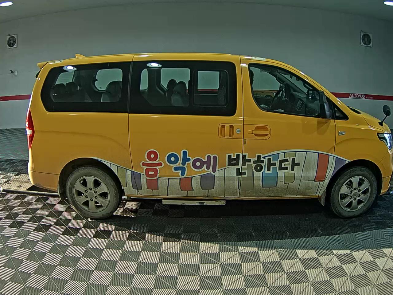 هيونداي جراند ستاريكس 2021 - صورة 3