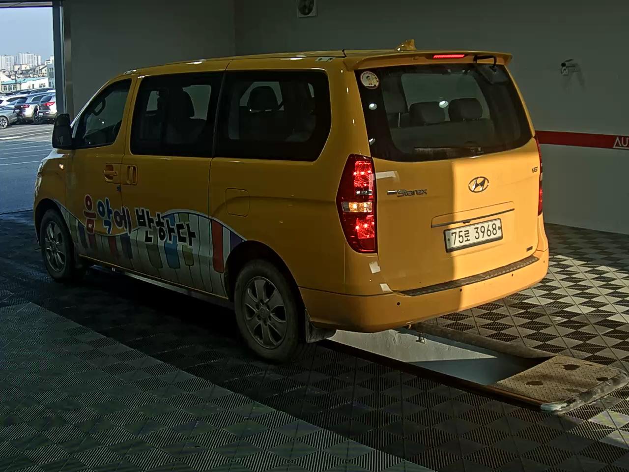 هيونداي جراند ستاريكس 2021 - صورة 5