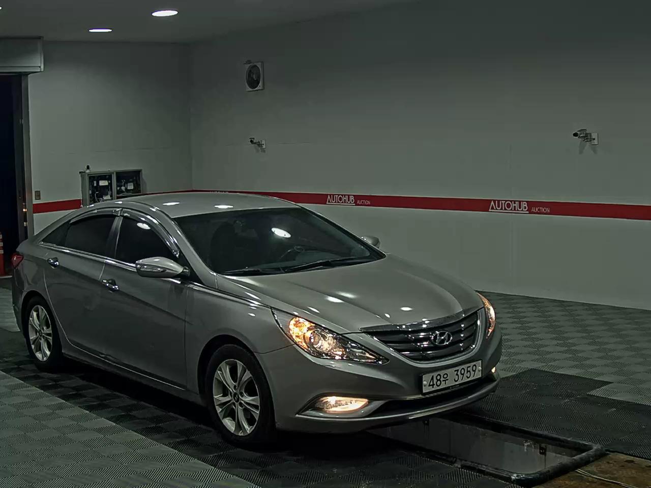Hyundai YF Sonata - 2