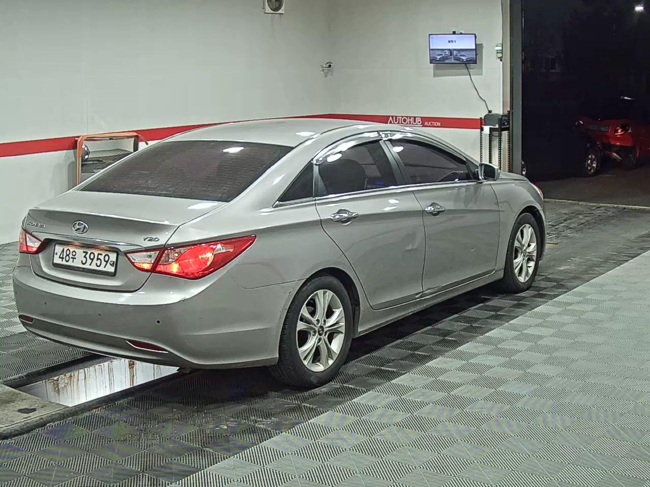Hyundai YF Sonata - 4