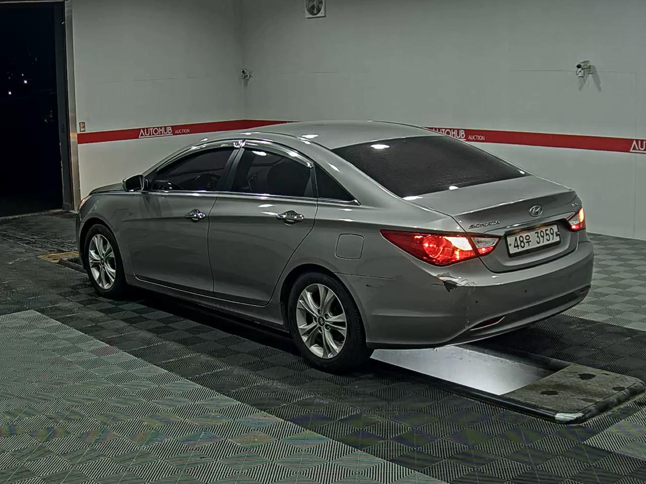 Hyundai YF Sonata - 5