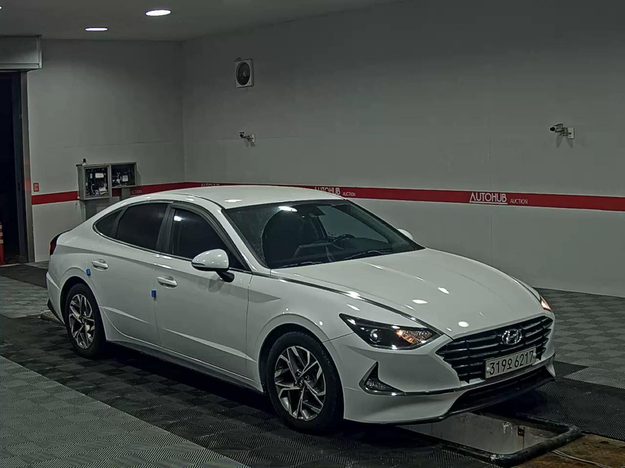 Hyundai Sonata 2021 - Image 2
