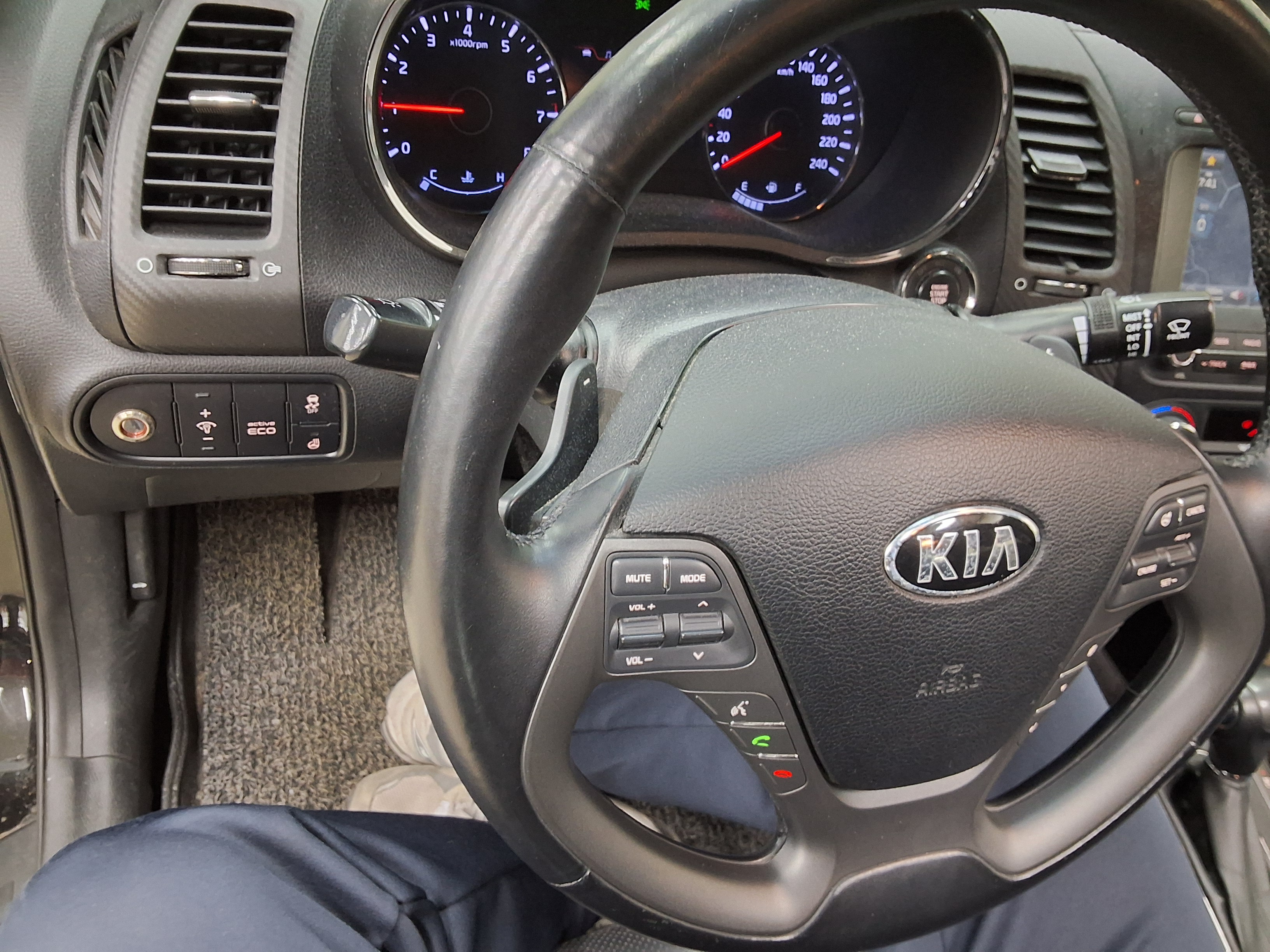 Kia K3 2013 - Image 16