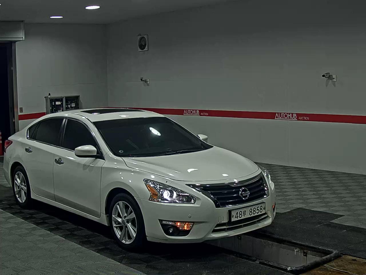 Nissan Altima - 2