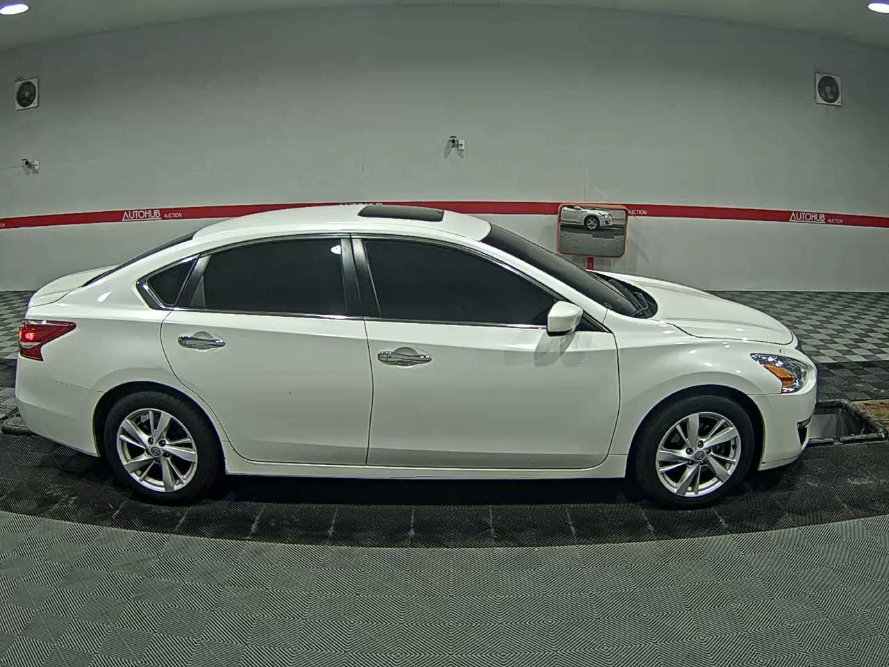 Nissan Altima - 3