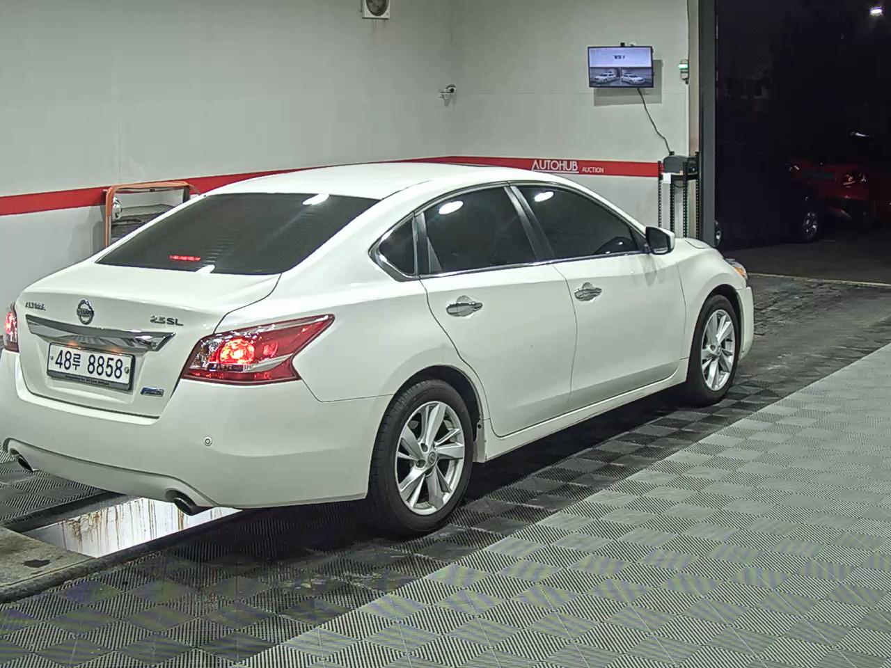 Nissan Altima - 4