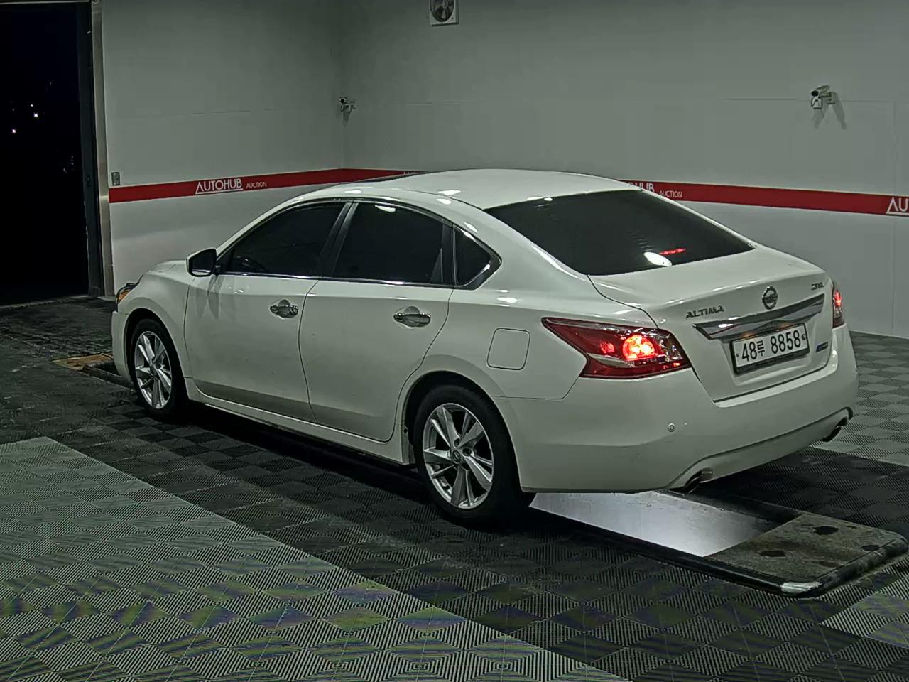 Nissan Altima - 5