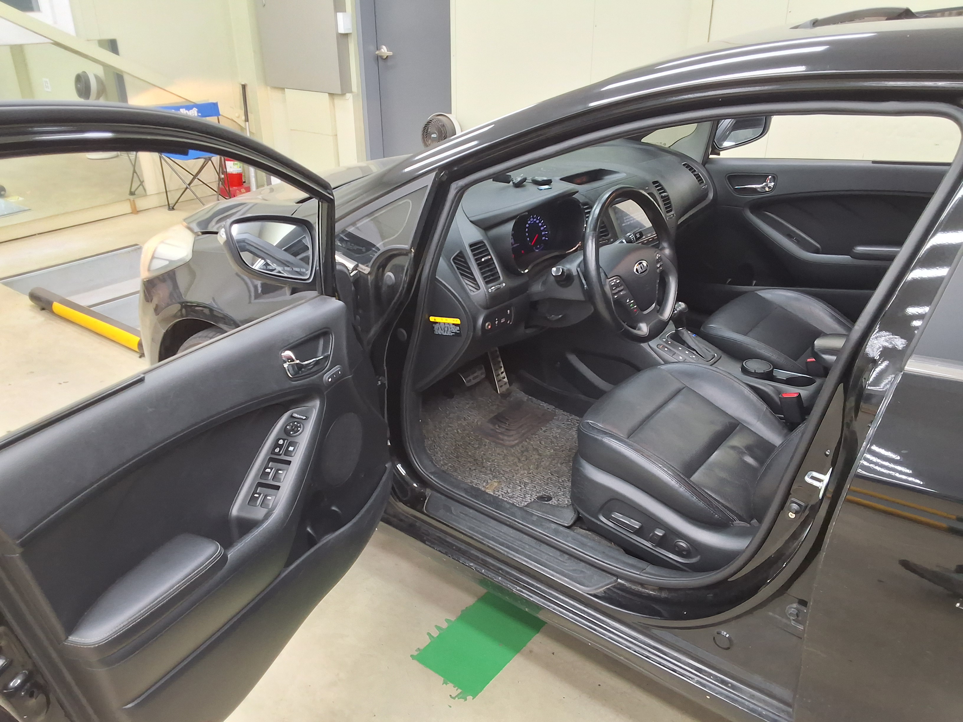 Kia K3 2013 - Image 9