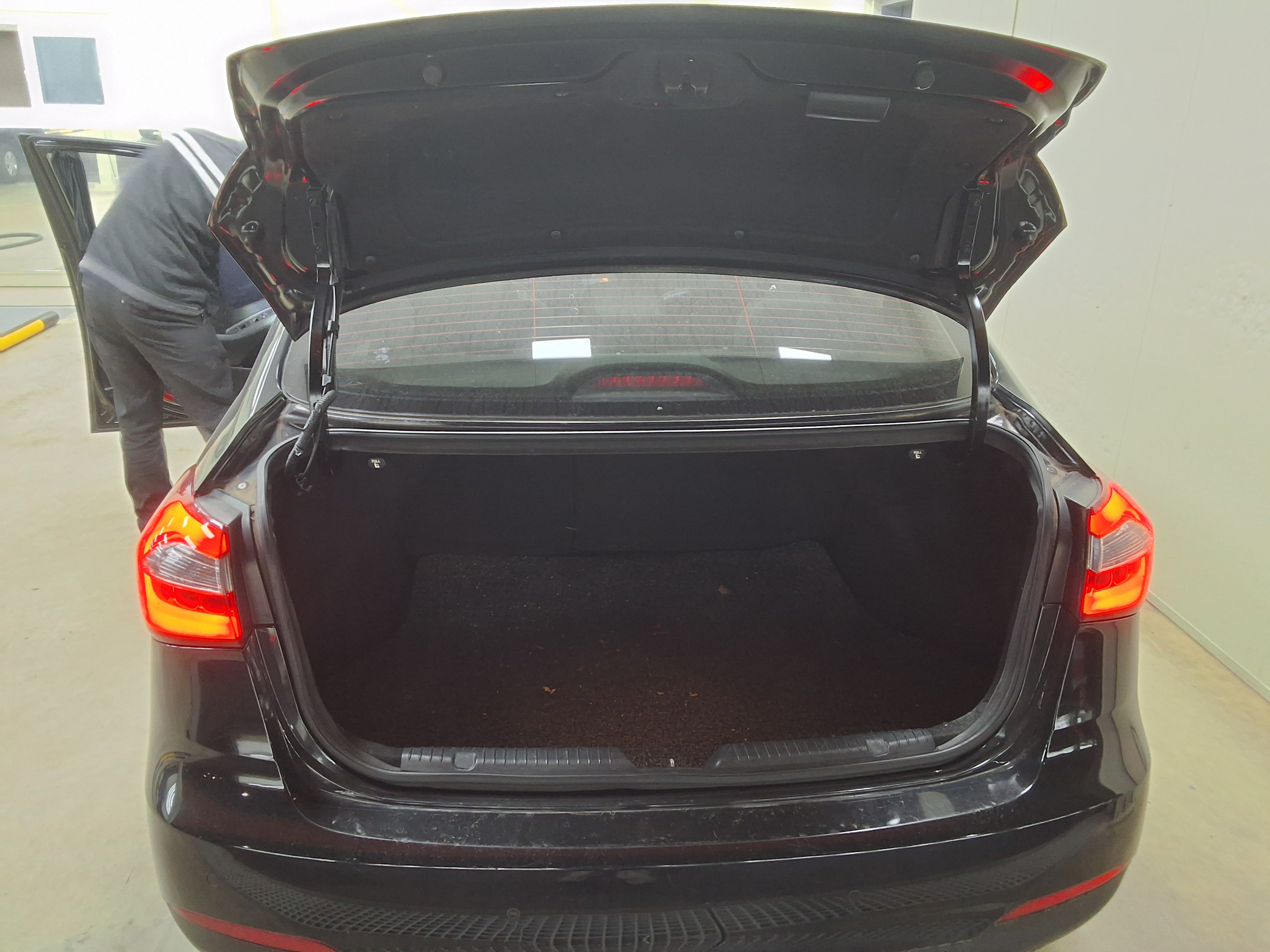 Kia K3 2013 - Image 14