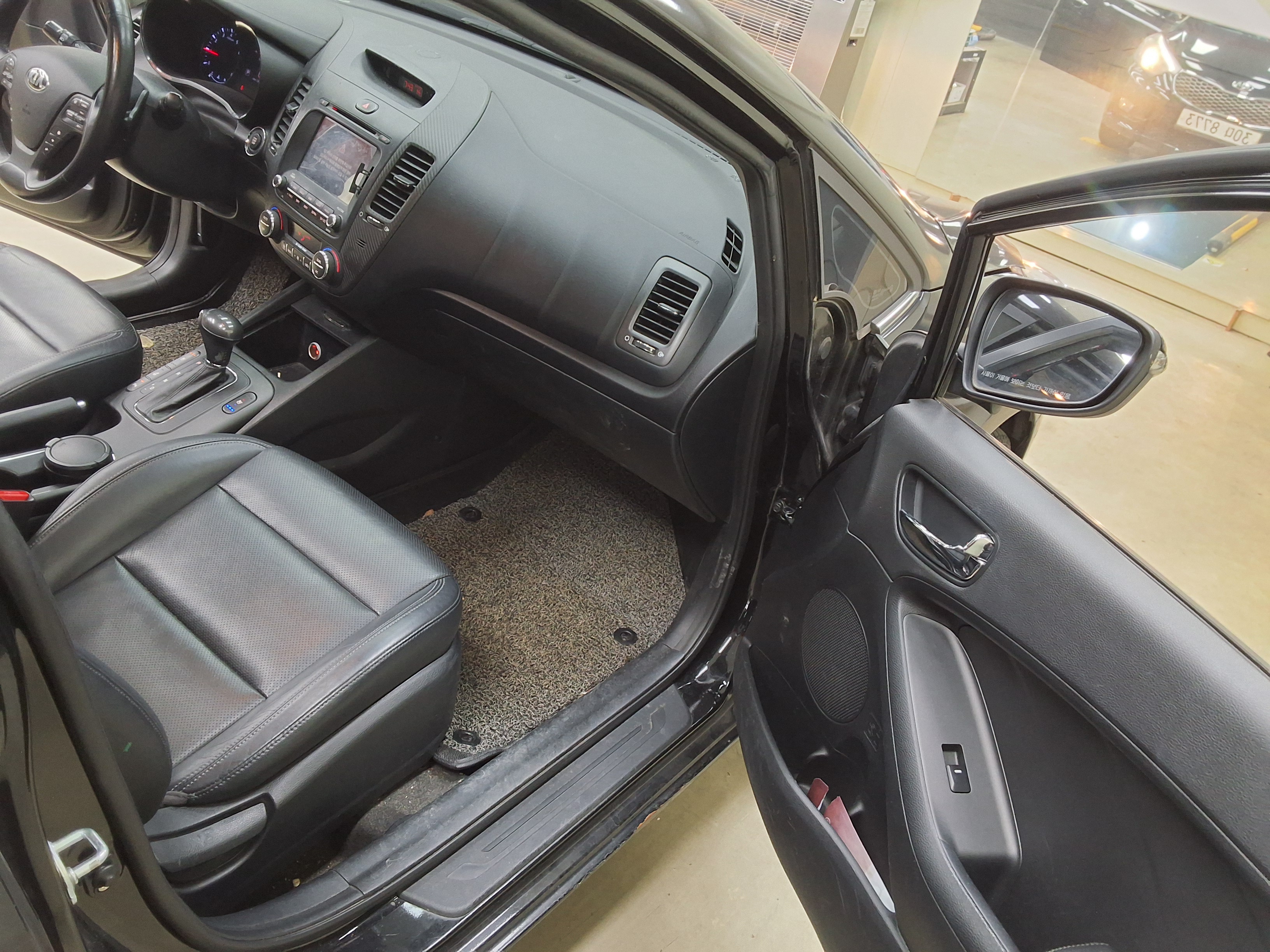 Kia K3 2013 - Image 13