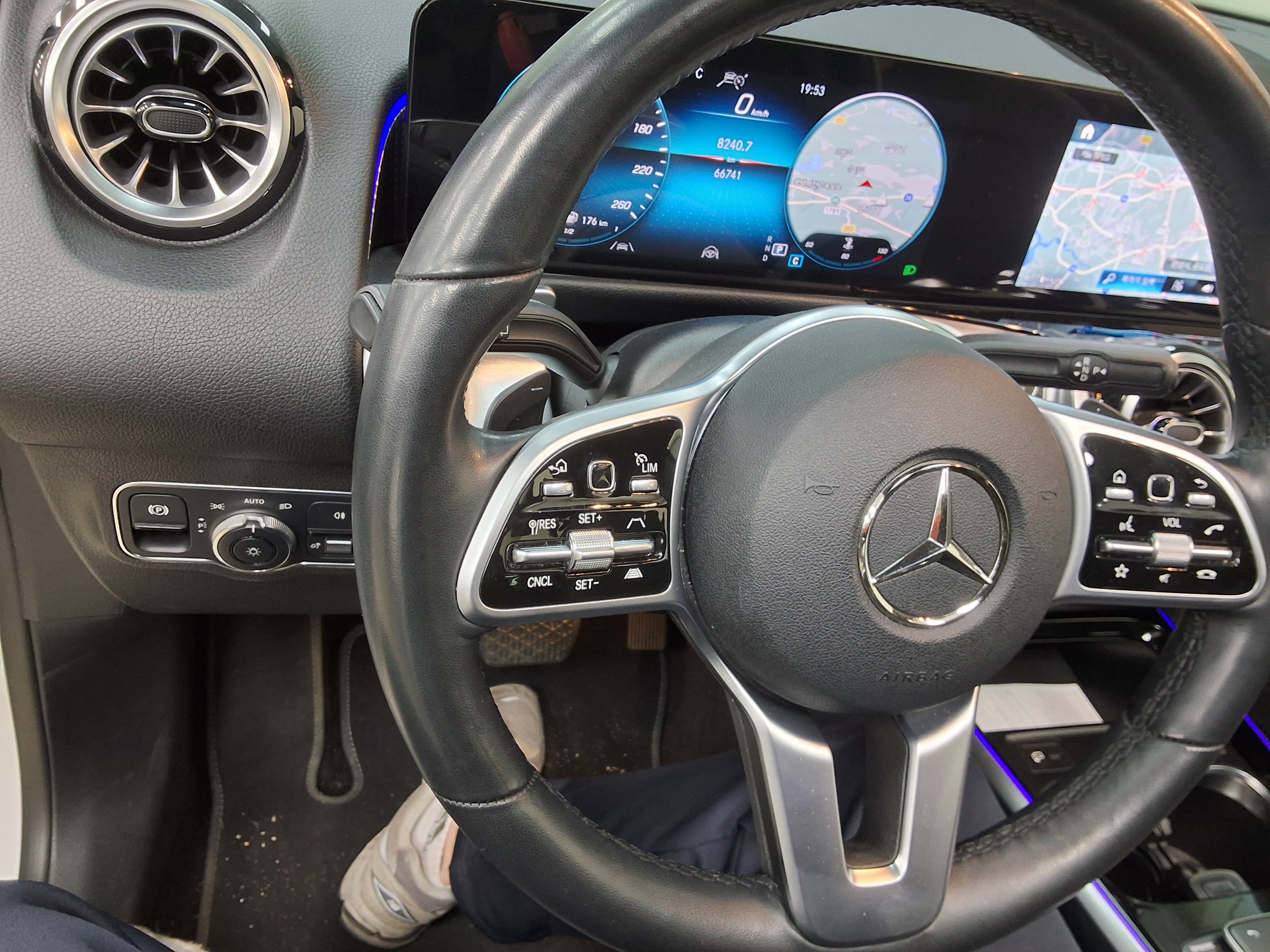 Mercedes-Benz GLB-Class - 16