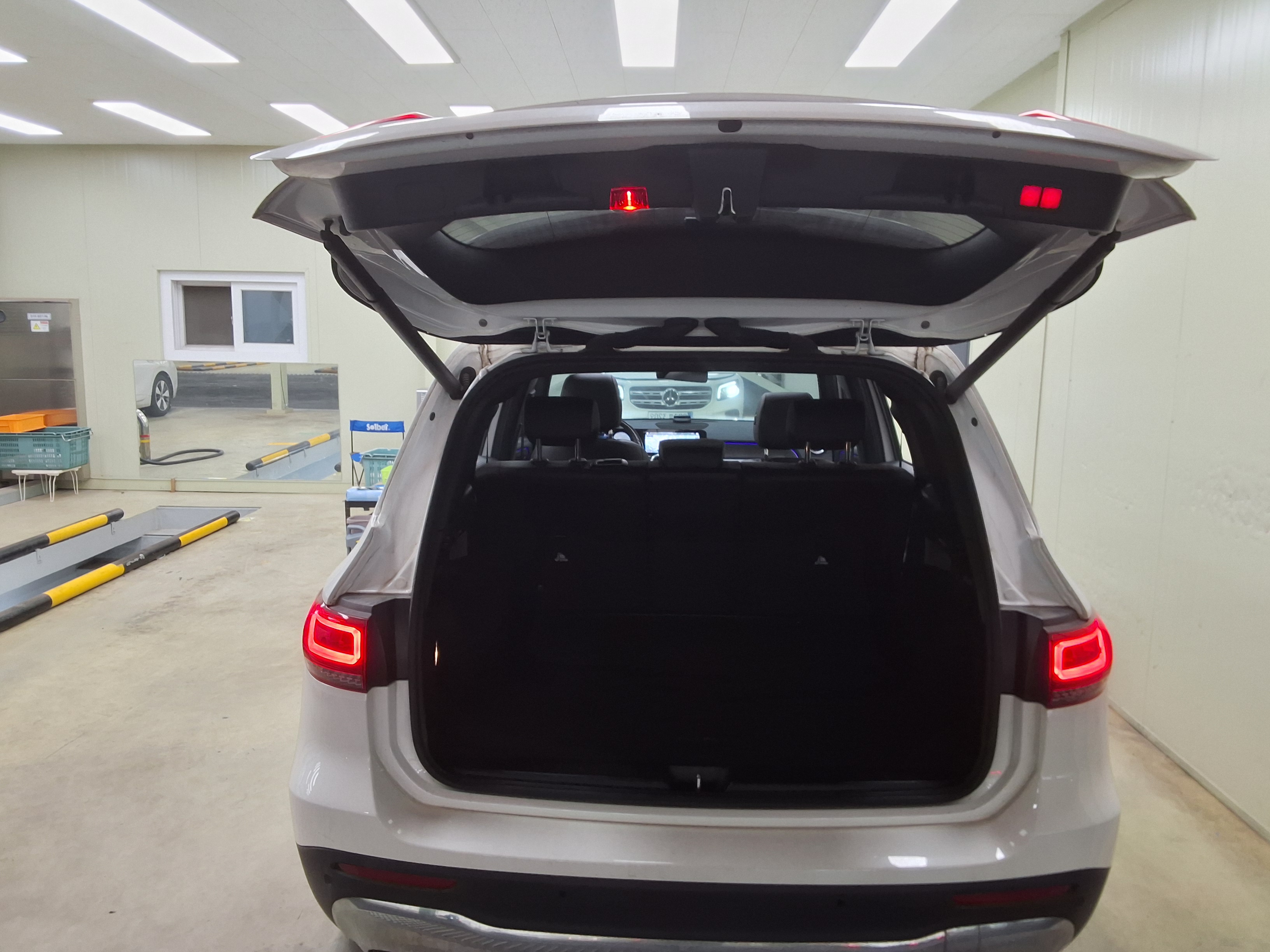 Mercedes-Benz GLB-Class - 14