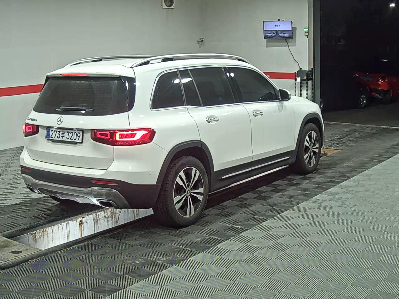 Mercedes-Benz GLB-Class - 4