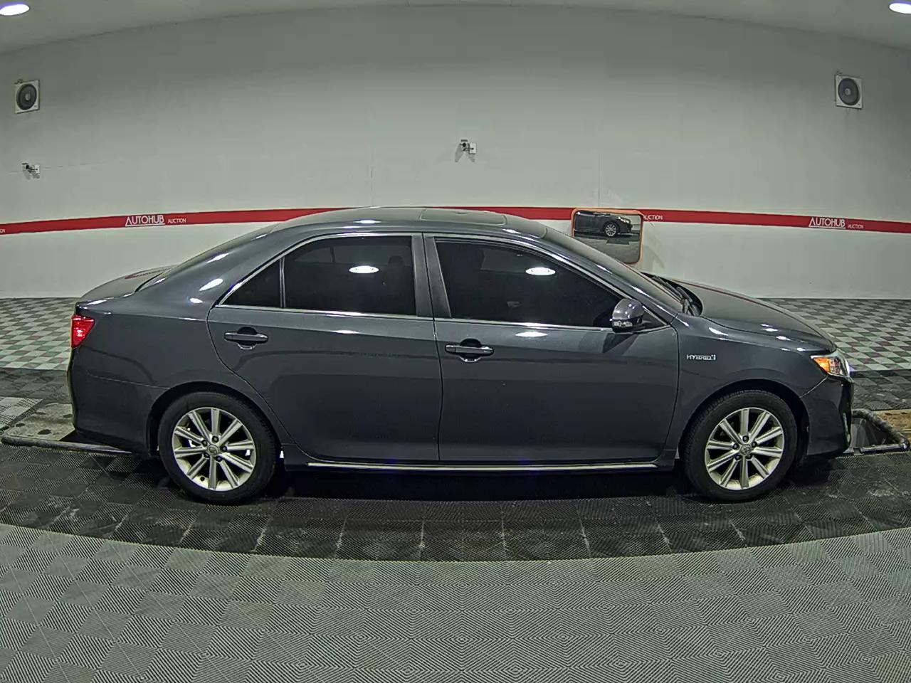 Toyota Camry - 3