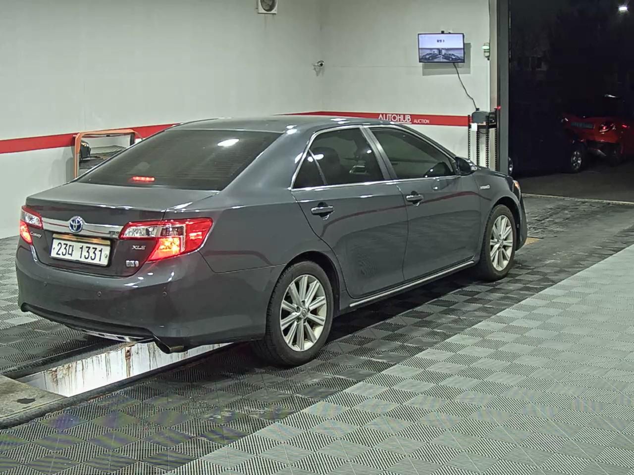 Toyota Camry - 4