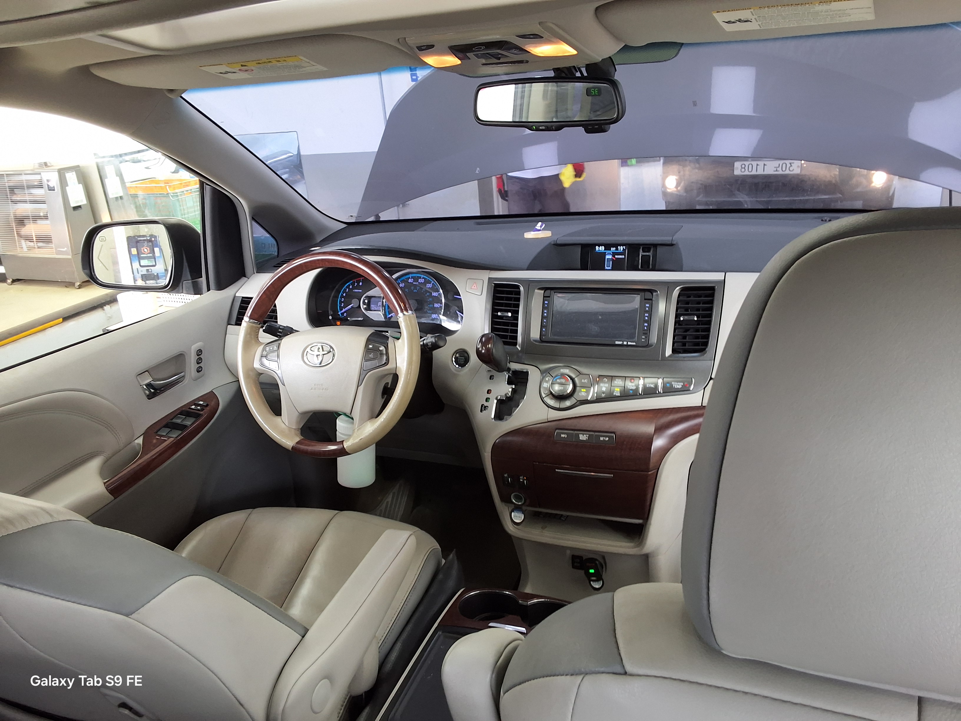 Toyota Sienna 2014 - Image 10
