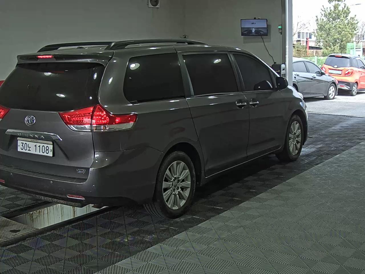 Toyota Sienna 2014 - Image 4