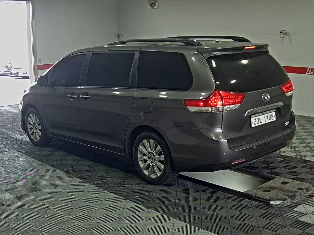 Toyota Sienna 2014 - Image 5