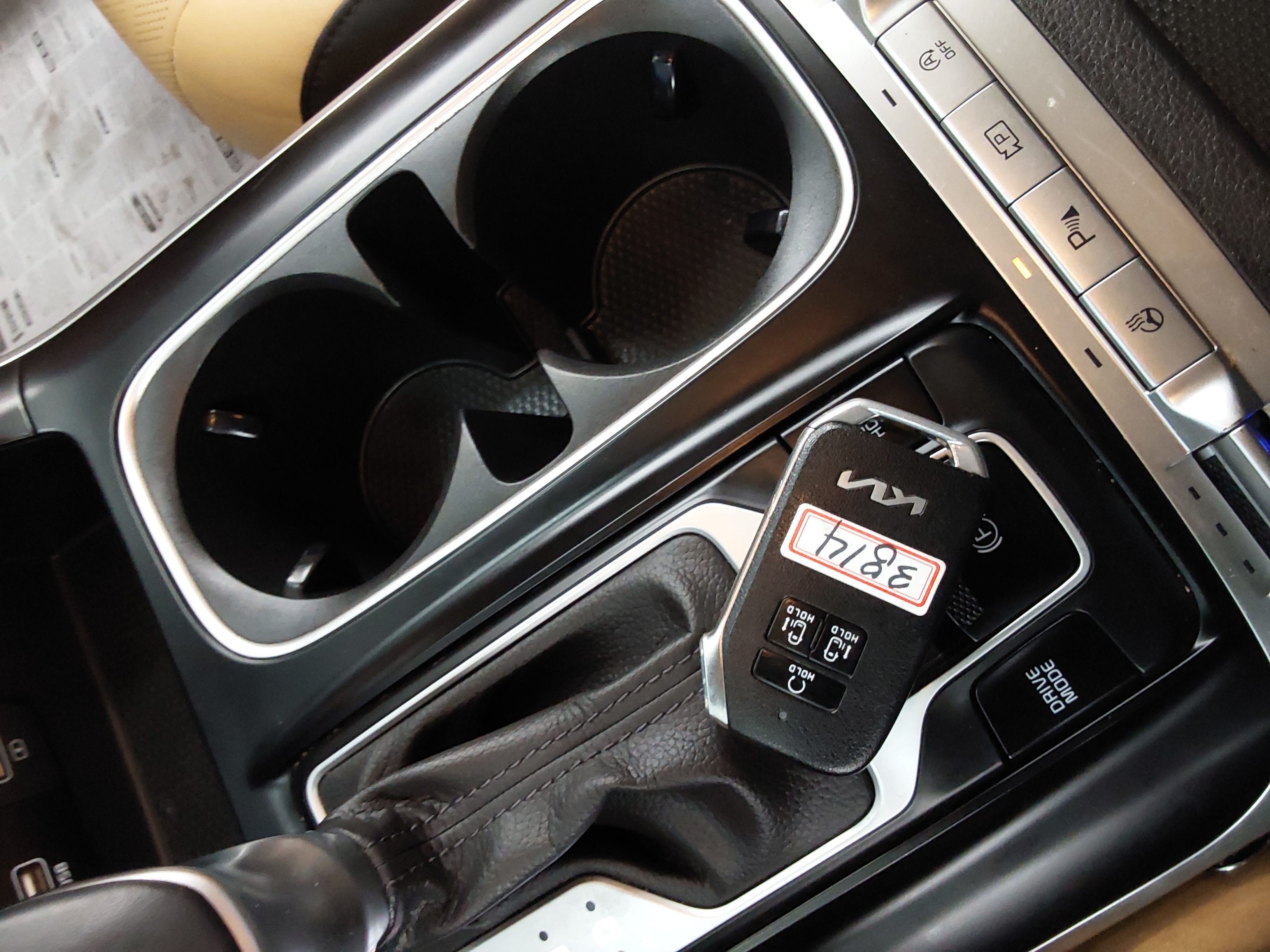 Kia SEDONA 2023 - Image 19