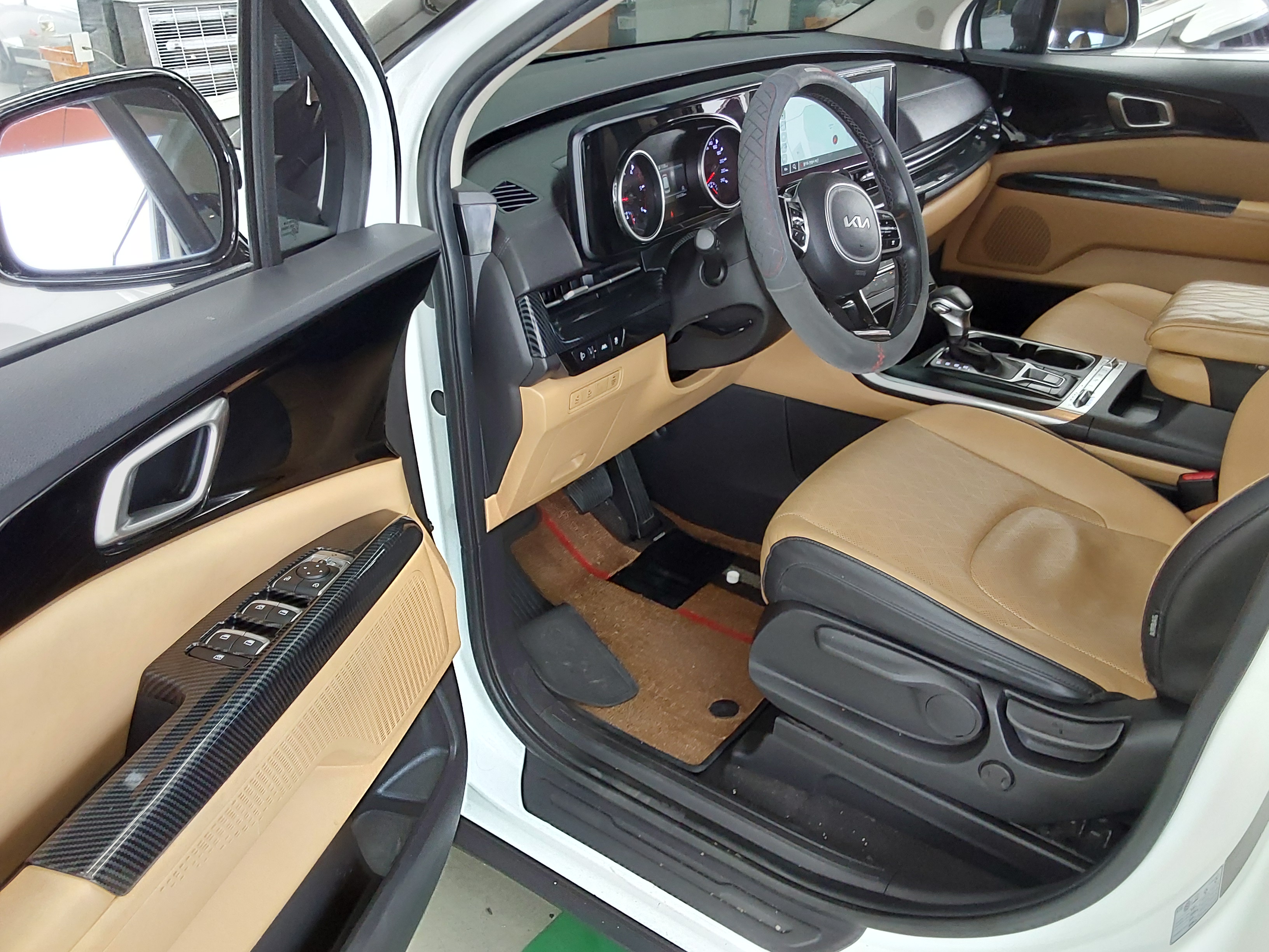 Kia SEDONA 2023 - Image 9