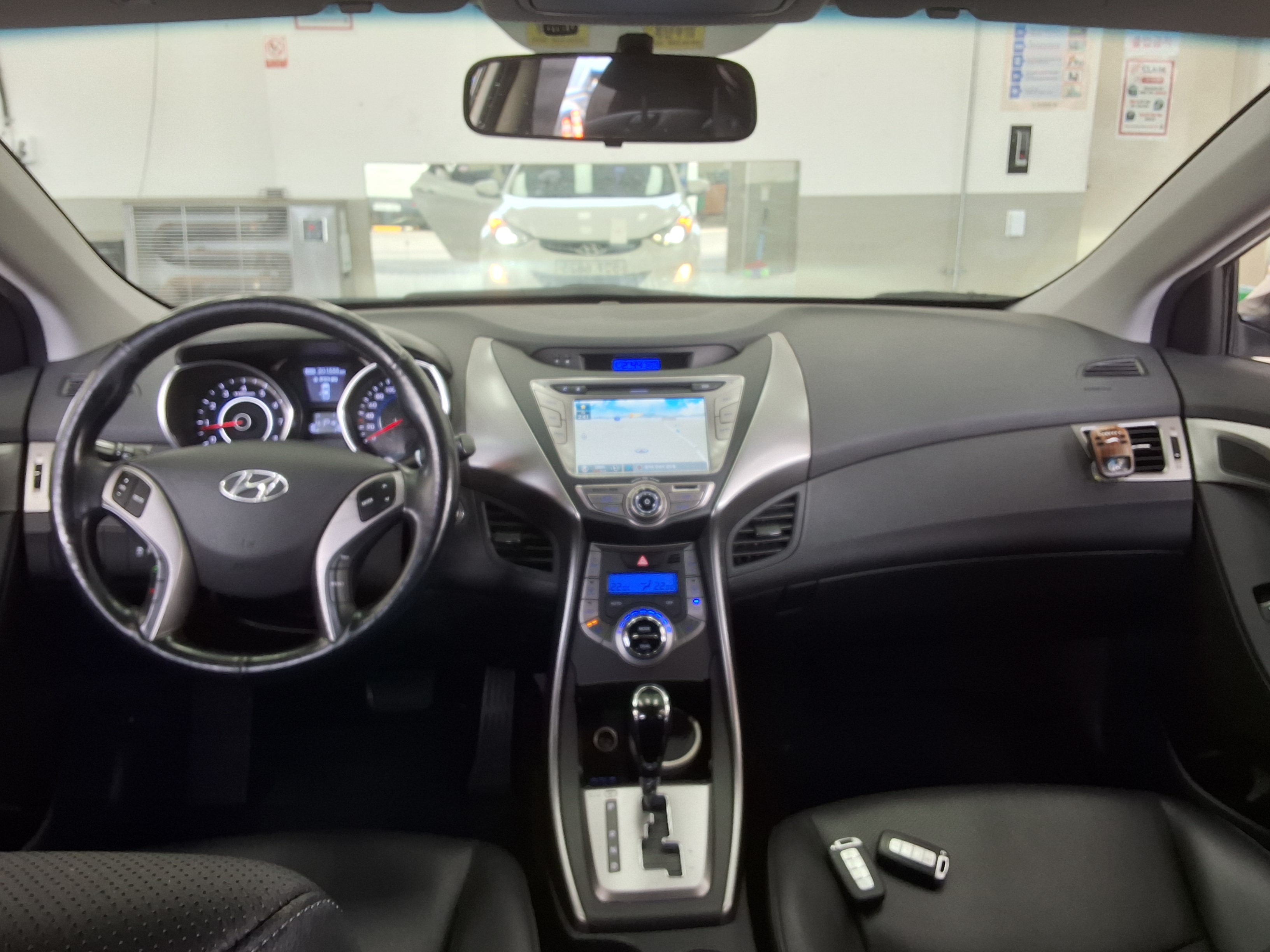 Hyundai Elantra 2013 - Image 10