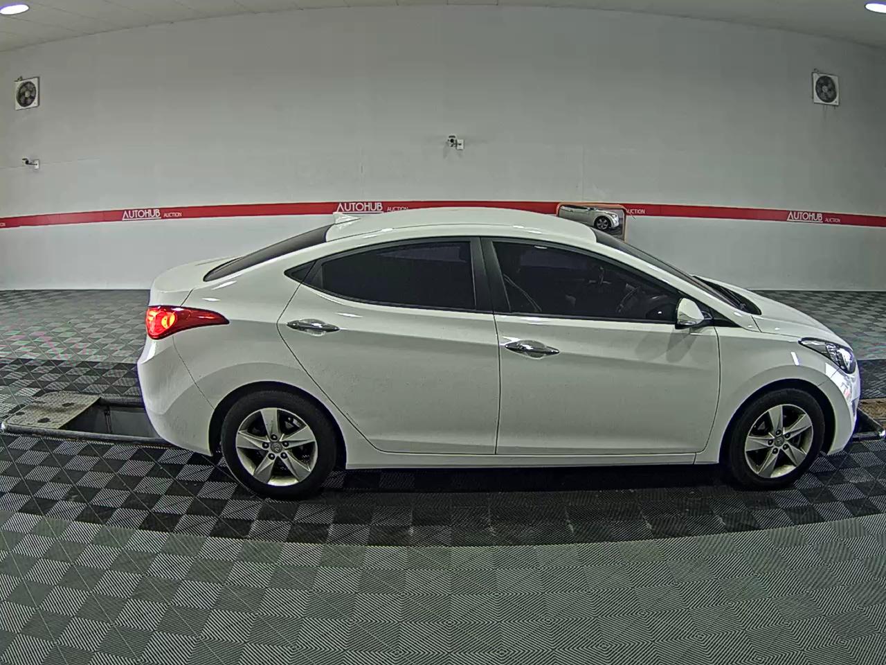 Hyundai Elantra 2013 - Image 3