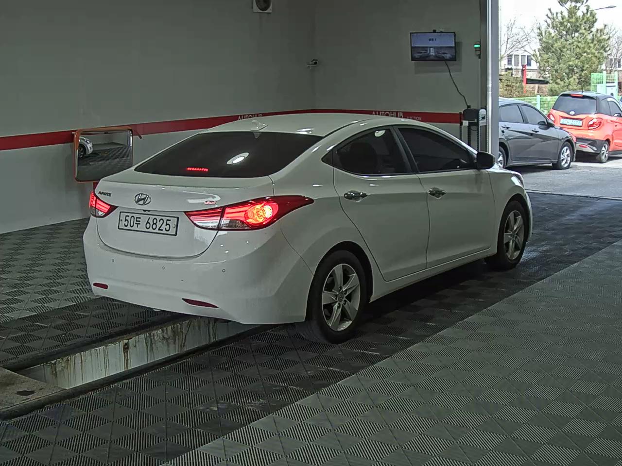 Hyundai Elantra 2013 - Image 4