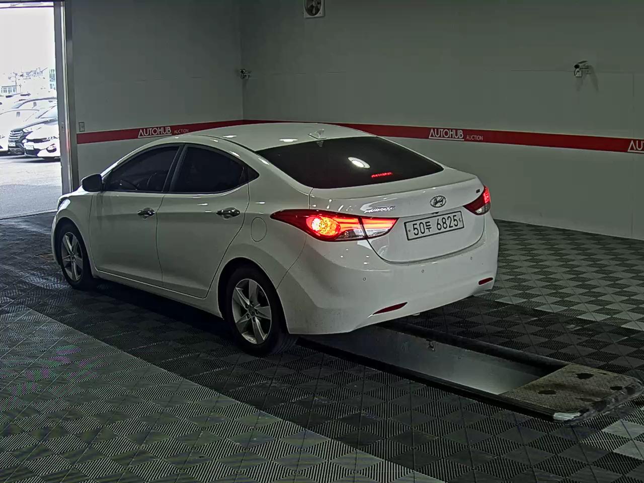 Hyundai Elantra 2013 - Image 5
