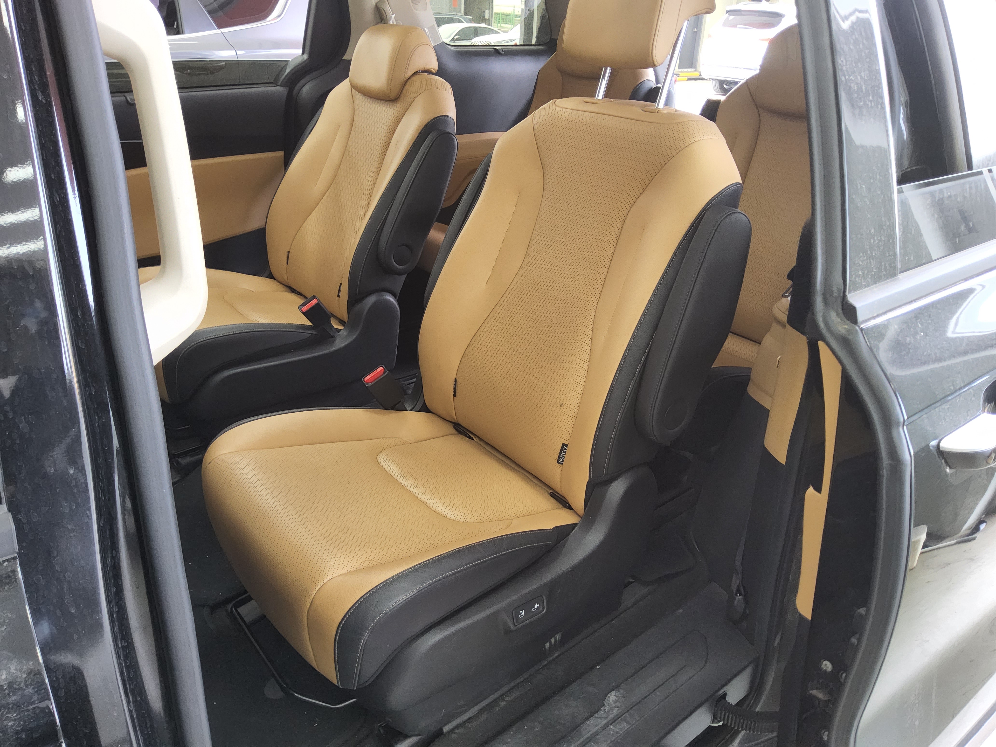 Kia Carnival - 11