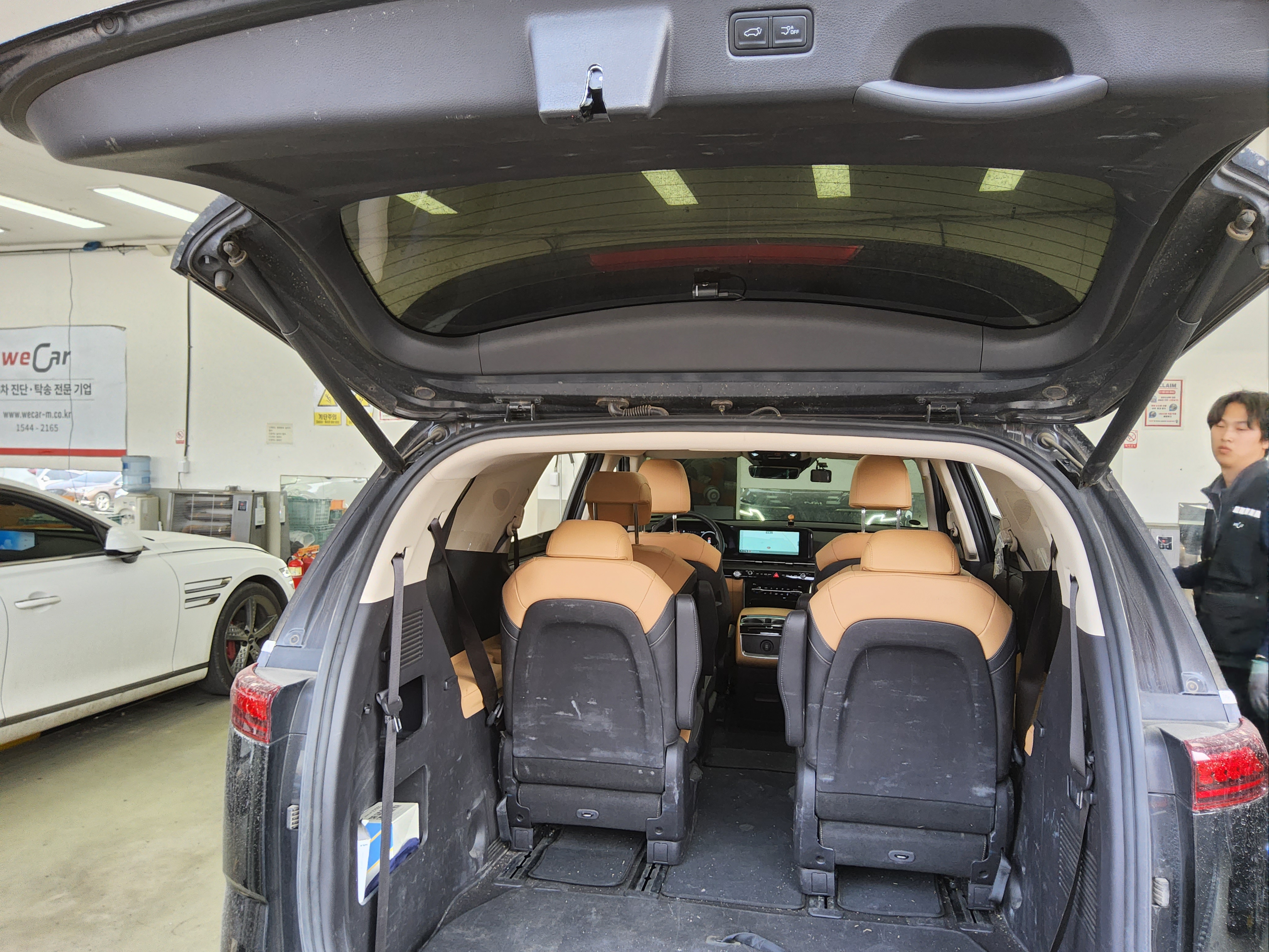 Kia Carnival - 14