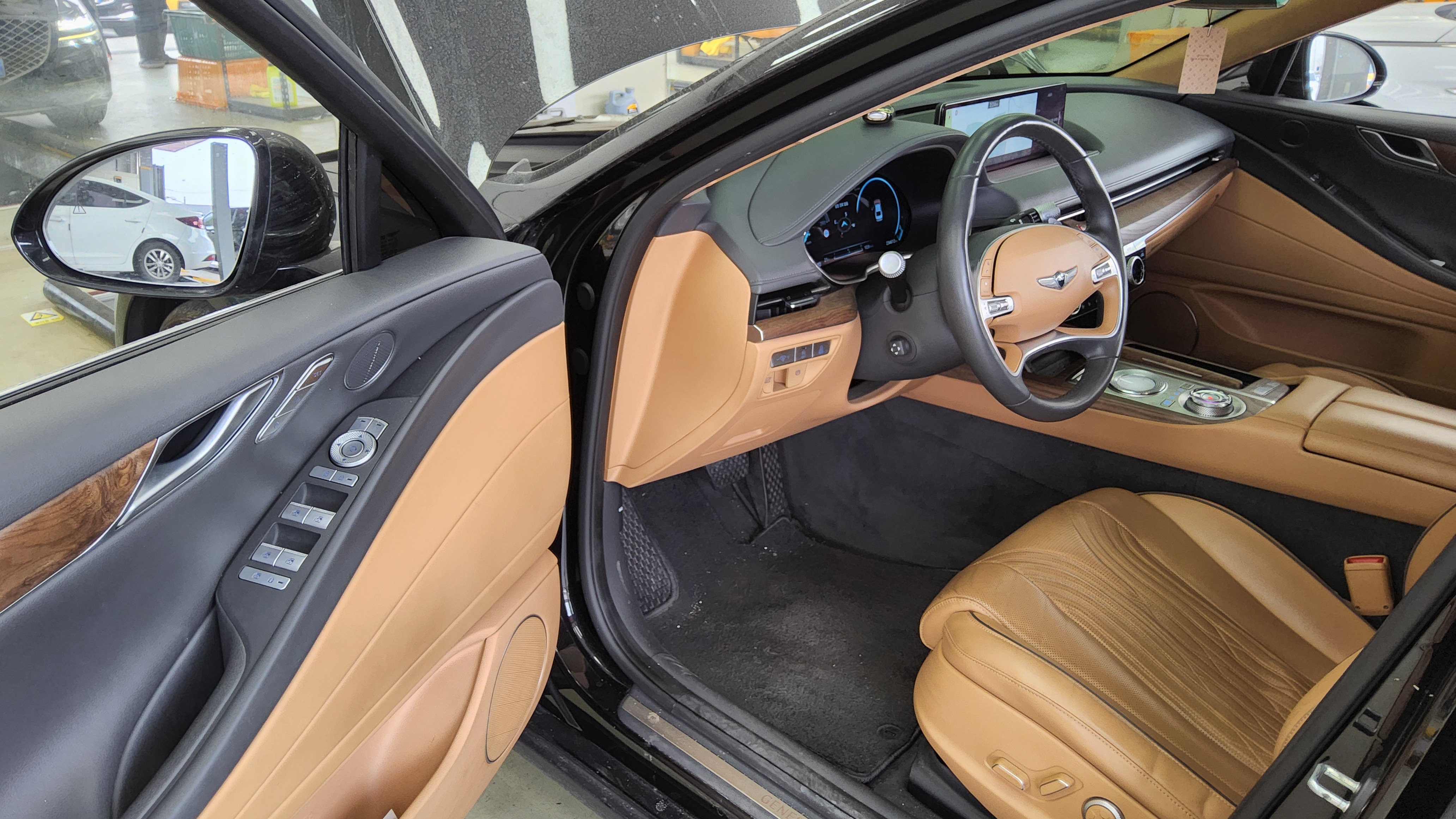 Hyundai Genesis 2022 - Image 9