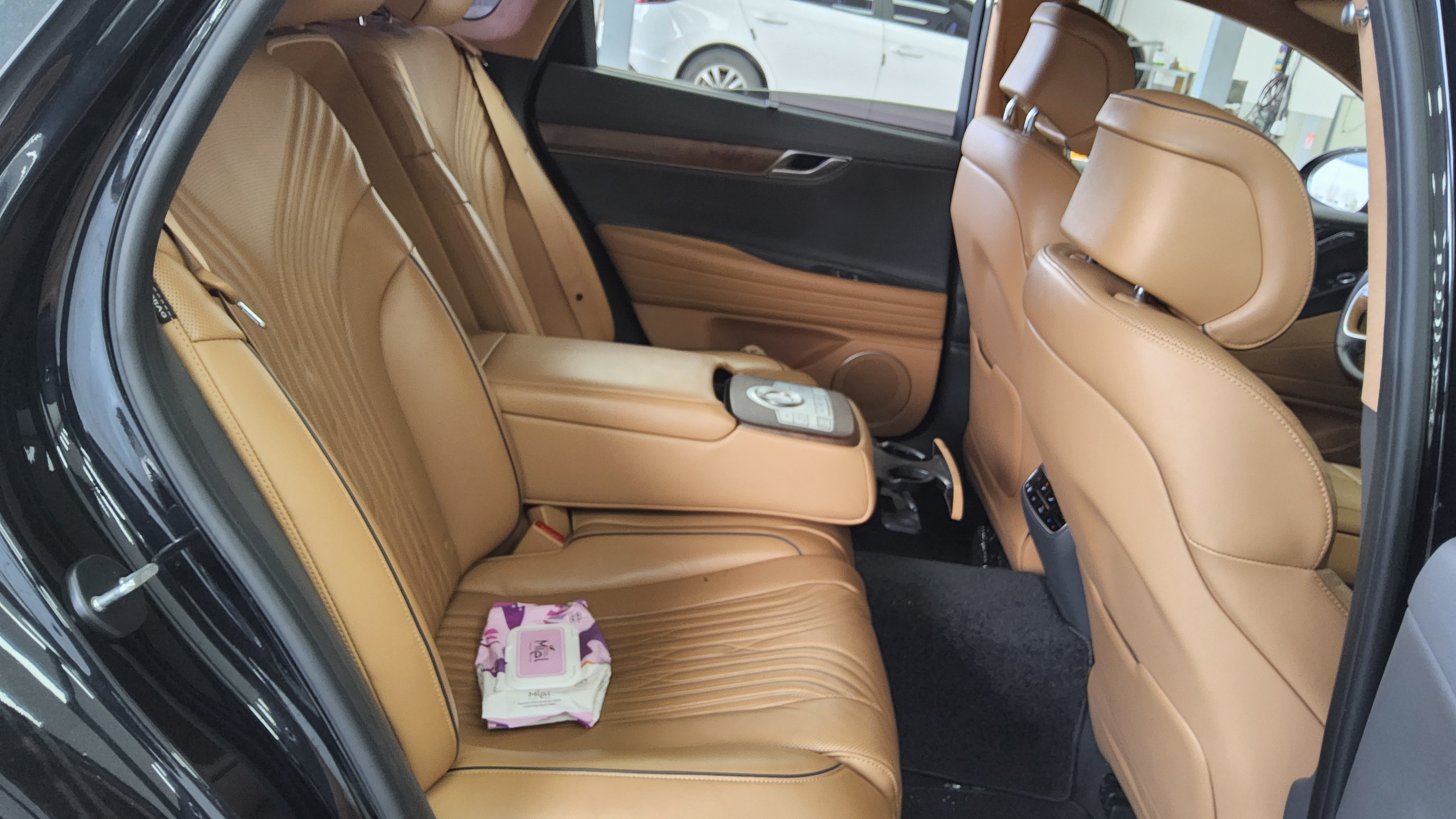 Hyundai Genesis 2022 - Image 12