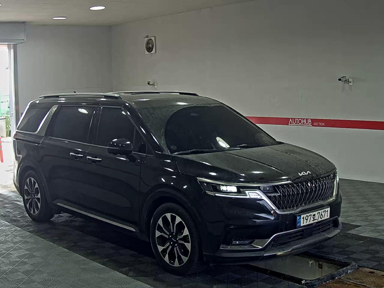 Kia Carnival - 2