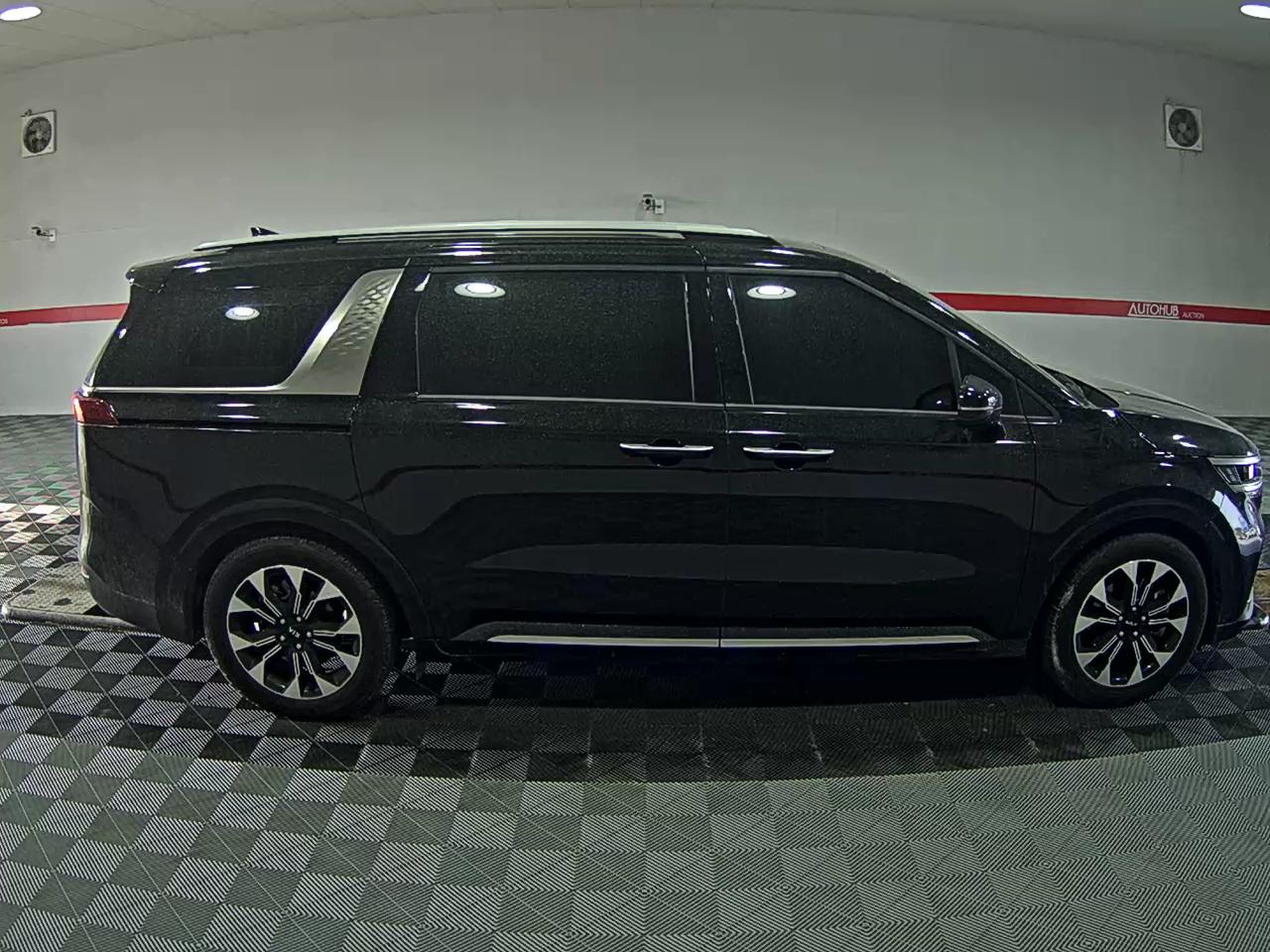 Kia Carnival - 3