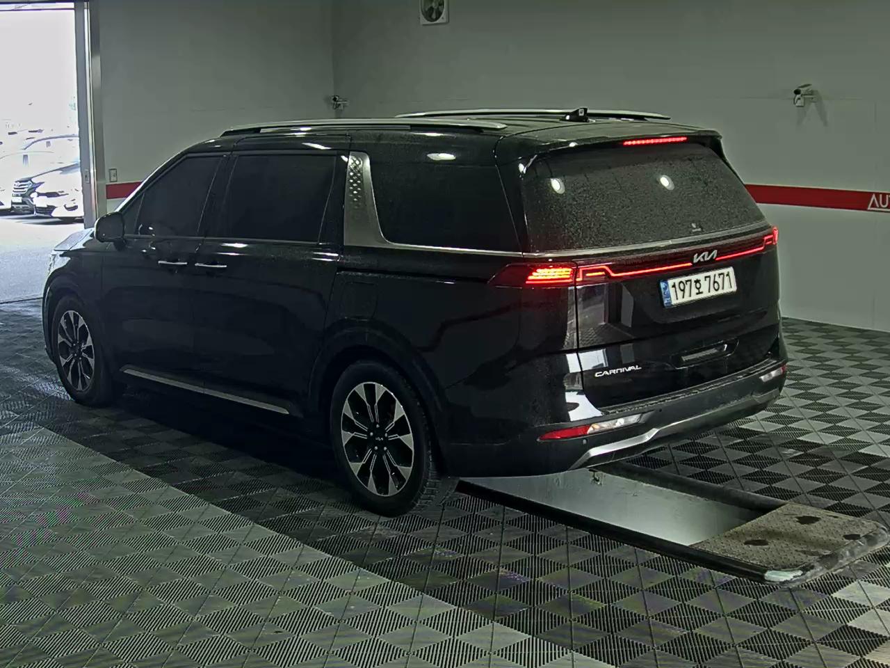 Kia Carnival - 5