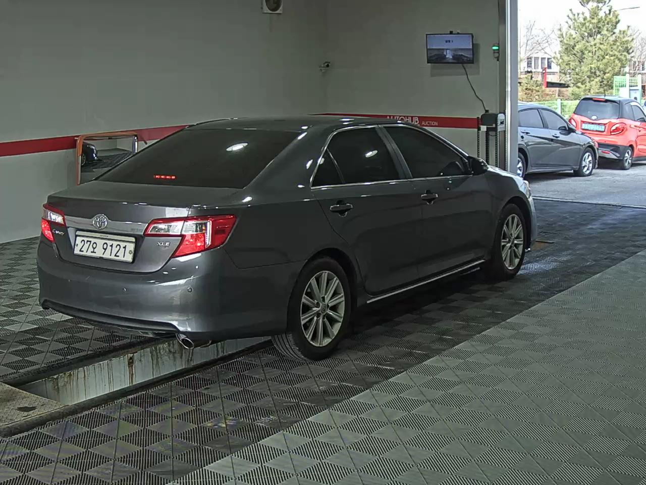 Toyota Camry - 4