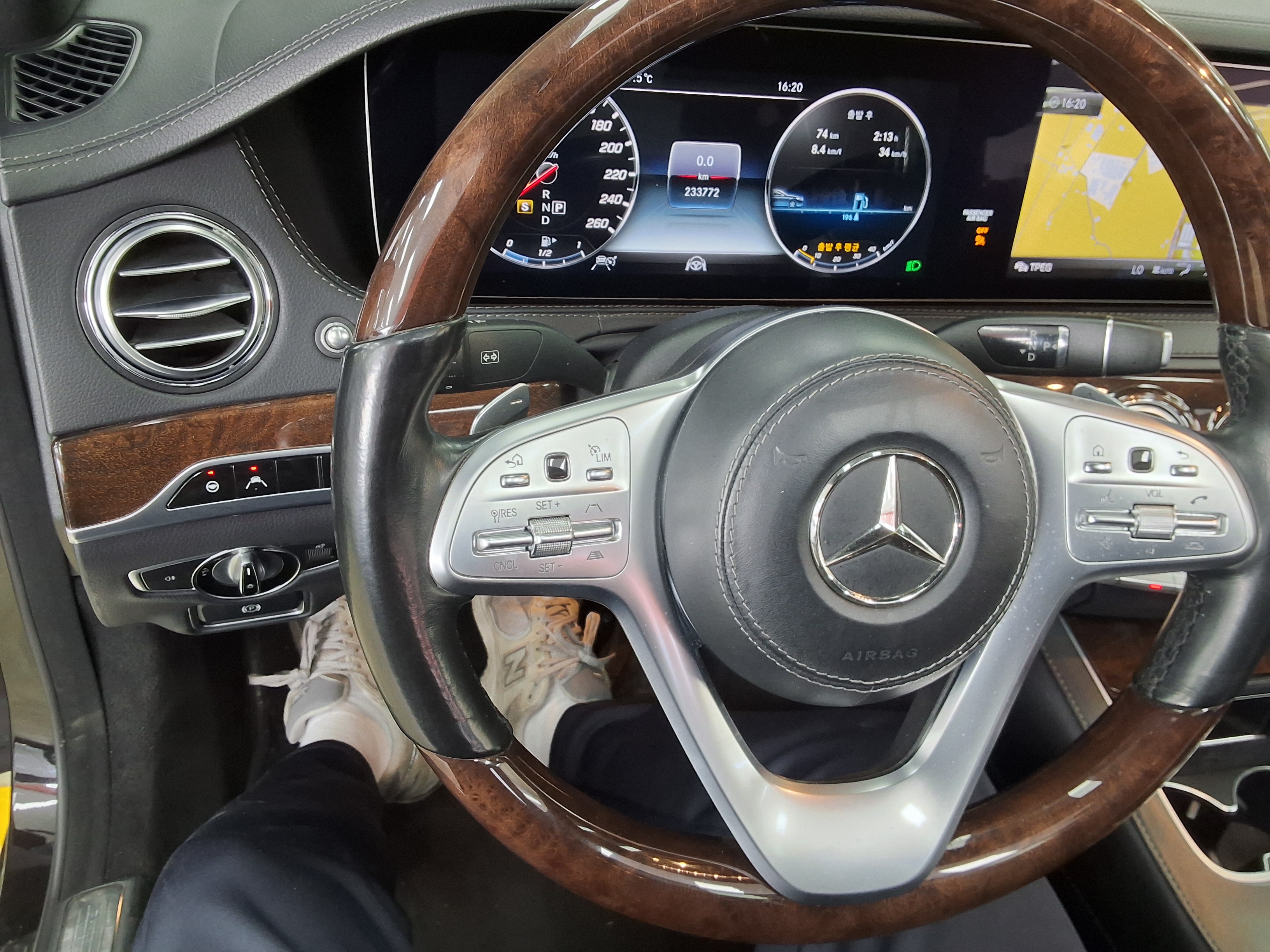 2019 - mercedes-benz s560l