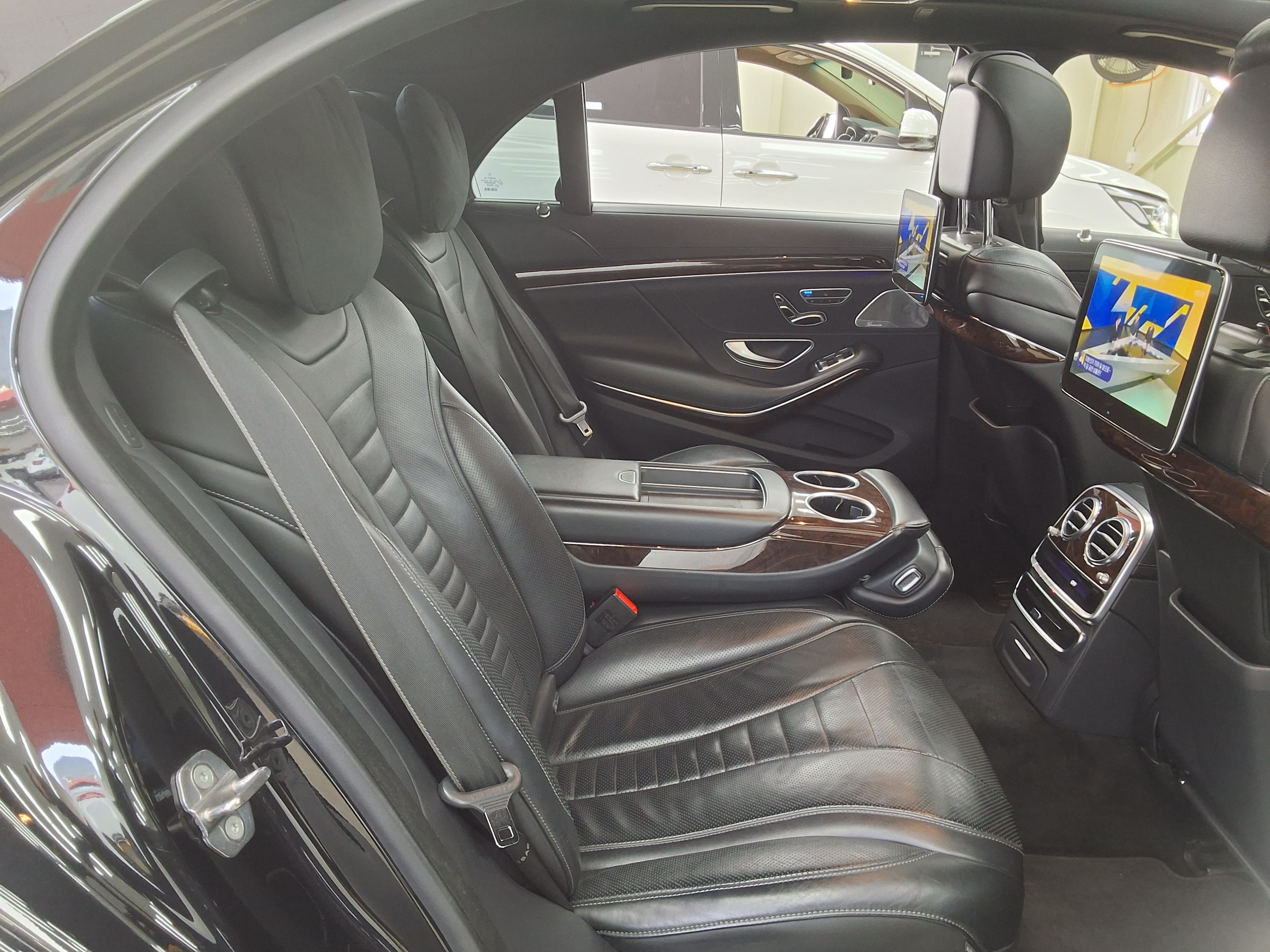 2019 - mercedes-benz s560l