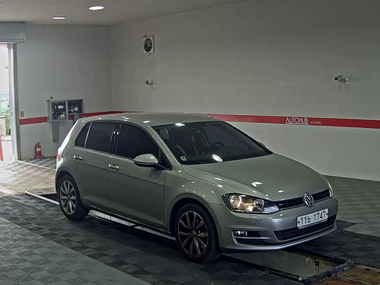 Volkswagen Golf - 2