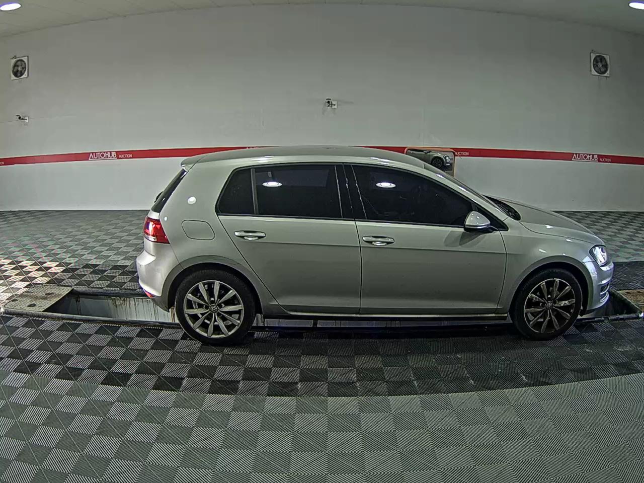 Volkswagen Golf - 3