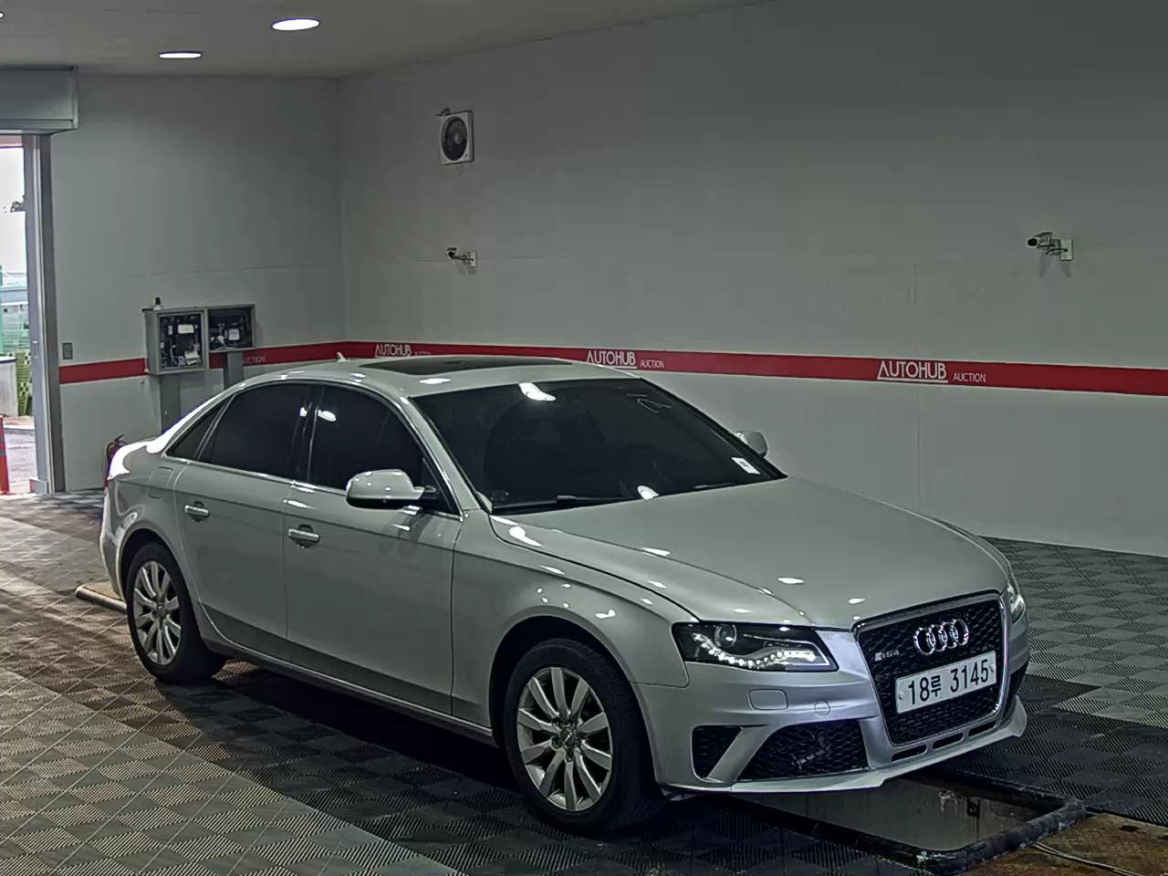 Audi A4 2010 - Image 2