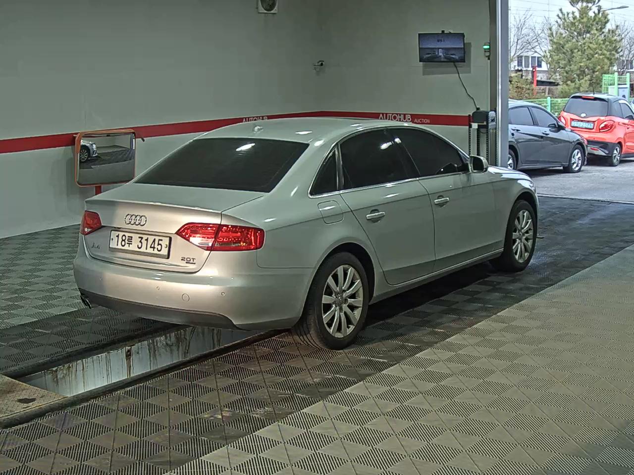 Audi A4 2010 - Image 4